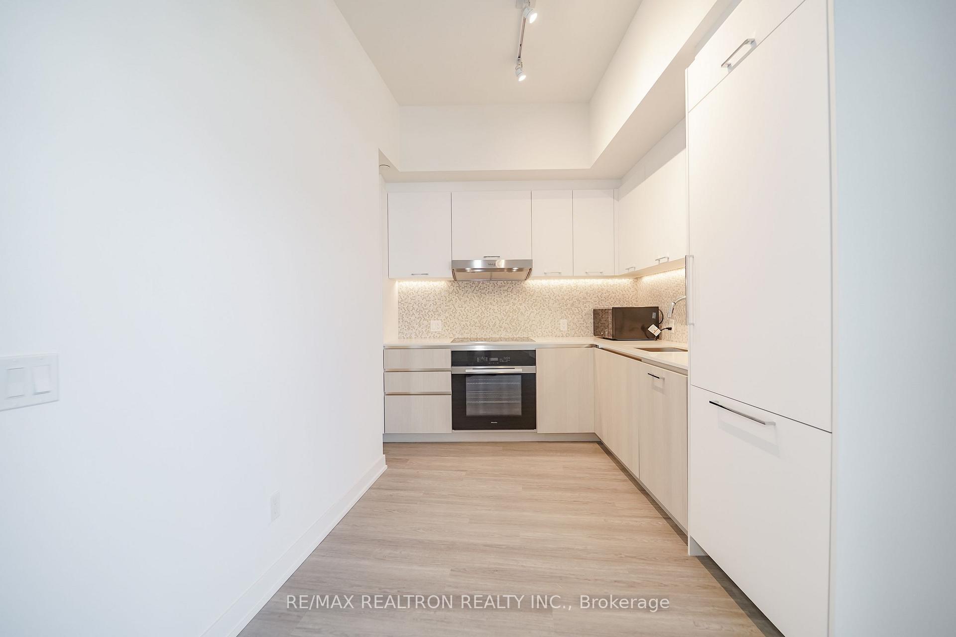 Photo 8 of Unit 627, 8188 Yonge Street, Vaughan, Uplands — HOMEH