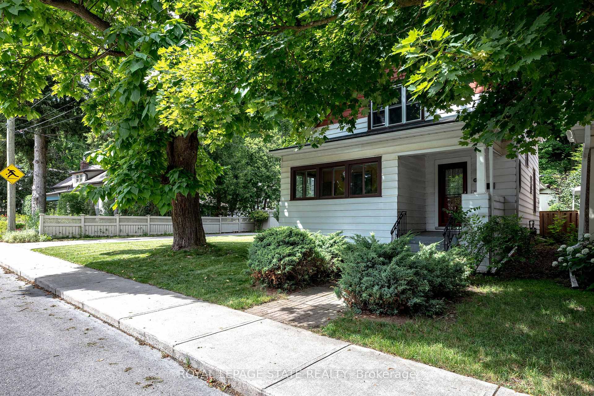 Photo 2 of 47 Witherspoon Street, Hamilton, Dundas — HOMEH