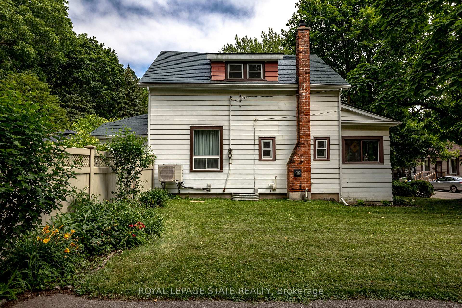 Photo 3 of 47 Witherspoon Street, Hamilton, Dundas — HOMEH
