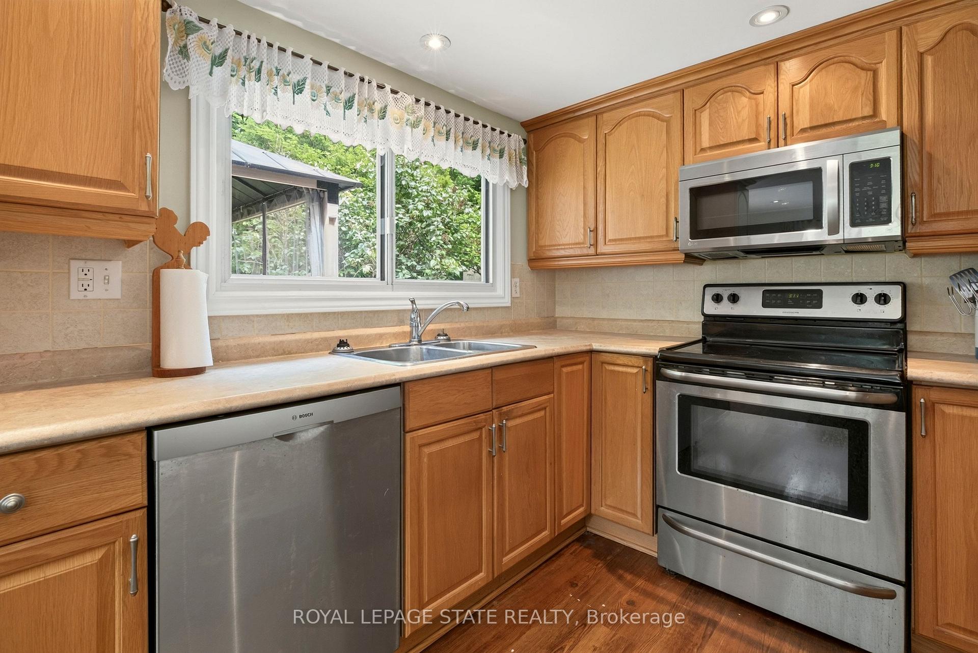 Photo 16 of 47 Witherspoon Street, Hamilton, Dundas — HOMEH