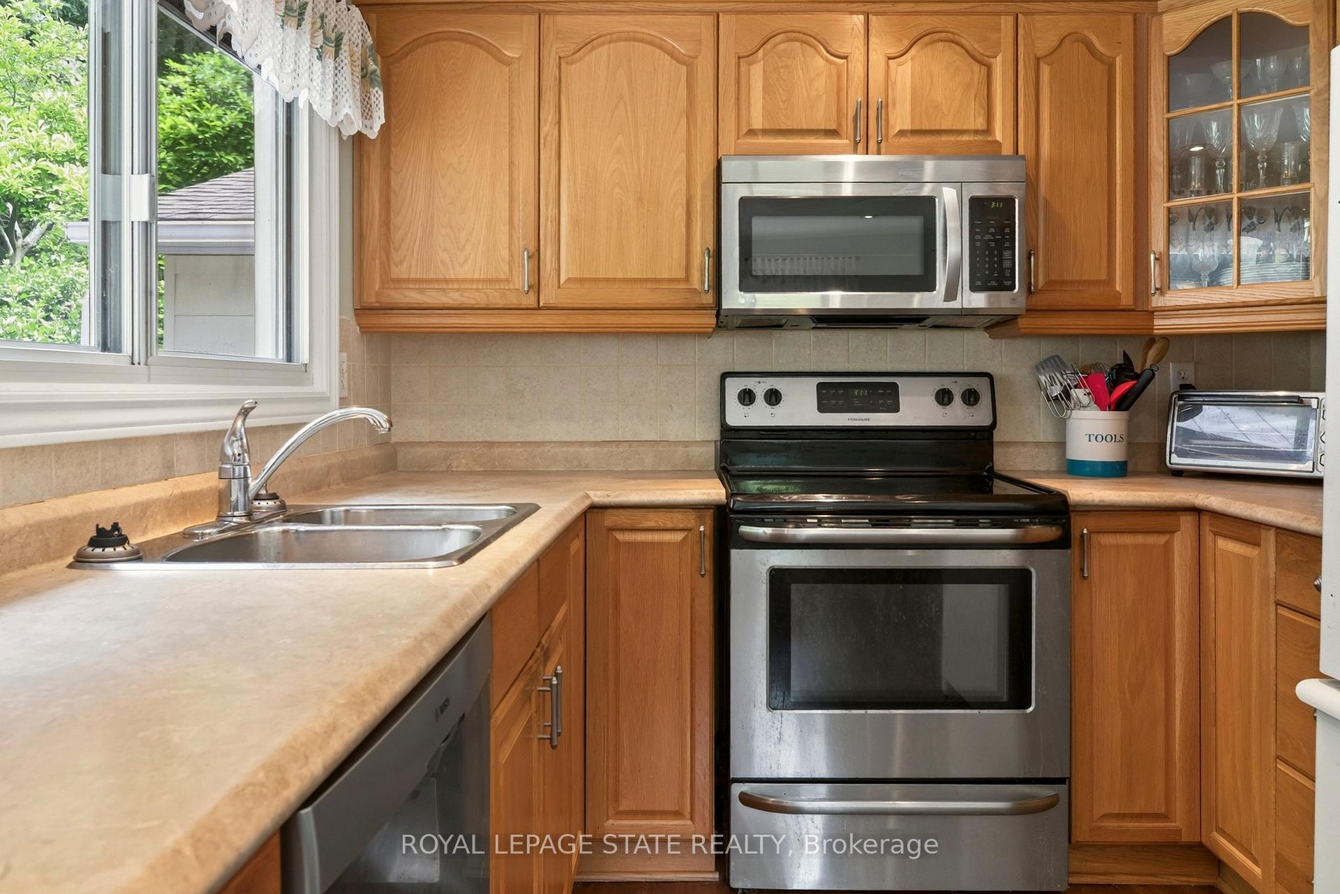 Photo 17 of 47 Witherspoon Street, Hamilton, Dundas — HOMEH