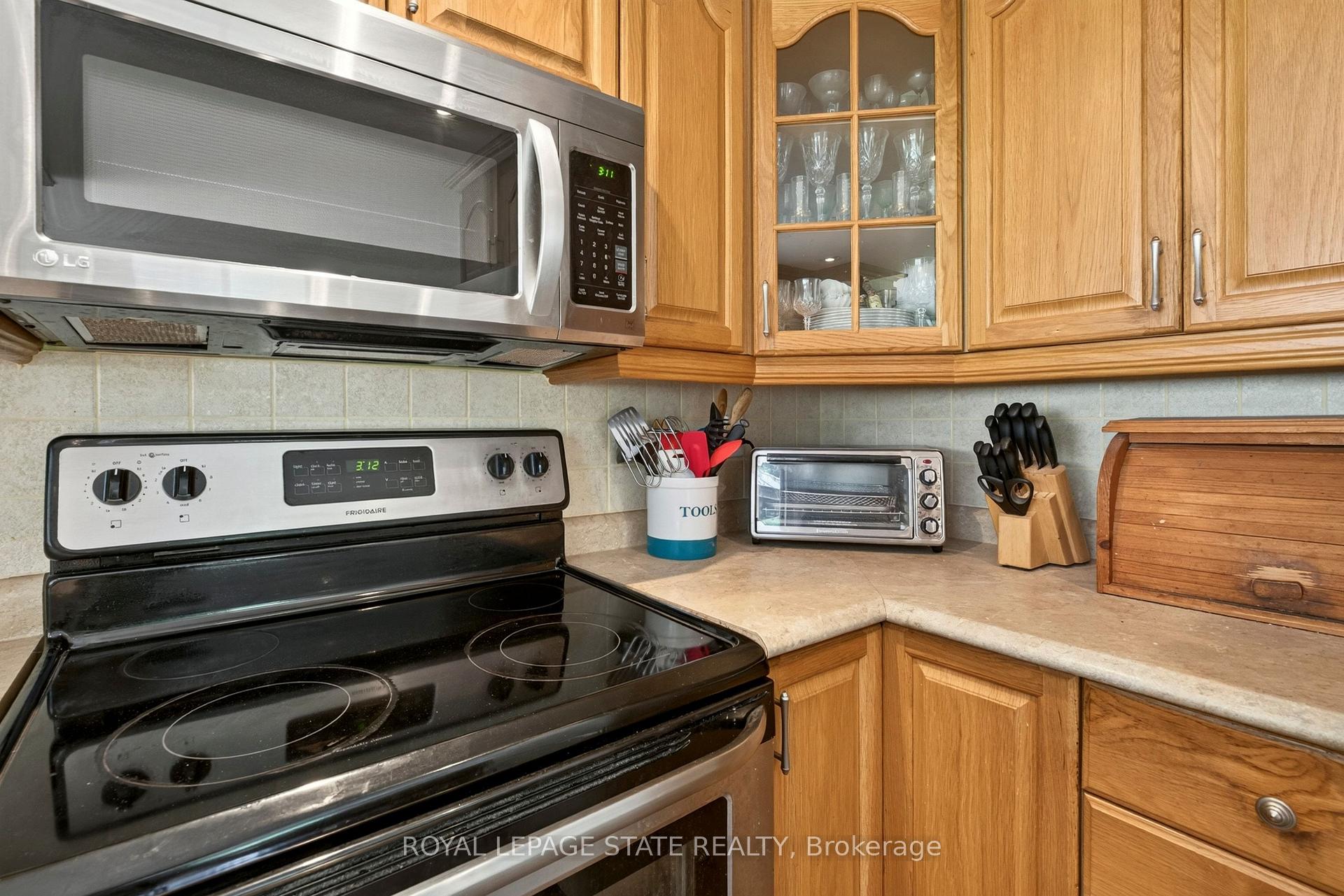 Photo 19 of 47 Witherspoon Street, Hamilton, Dundas — HOMEH