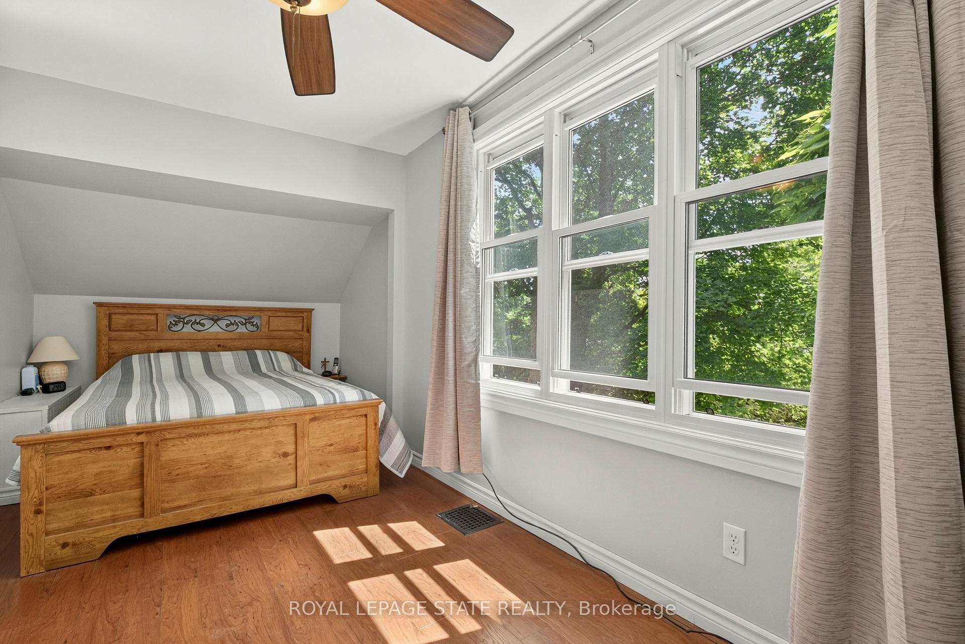 Photo 25 of 47 Witherspoon Street, Hamilton, Dundas — HOMEH