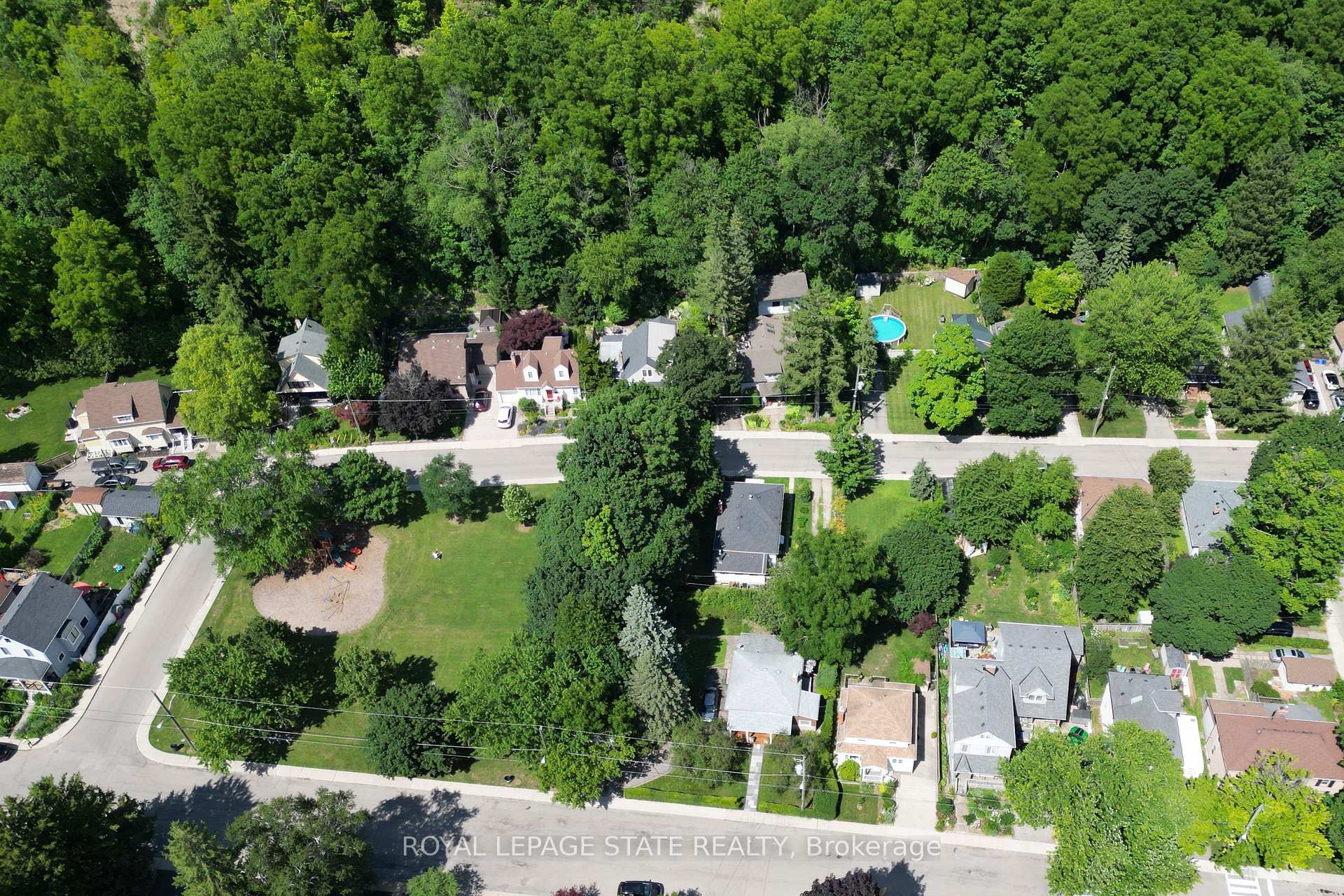 Photo 48 of 47 Witherspoon Street, Hamilton, Dundas — HOMEH