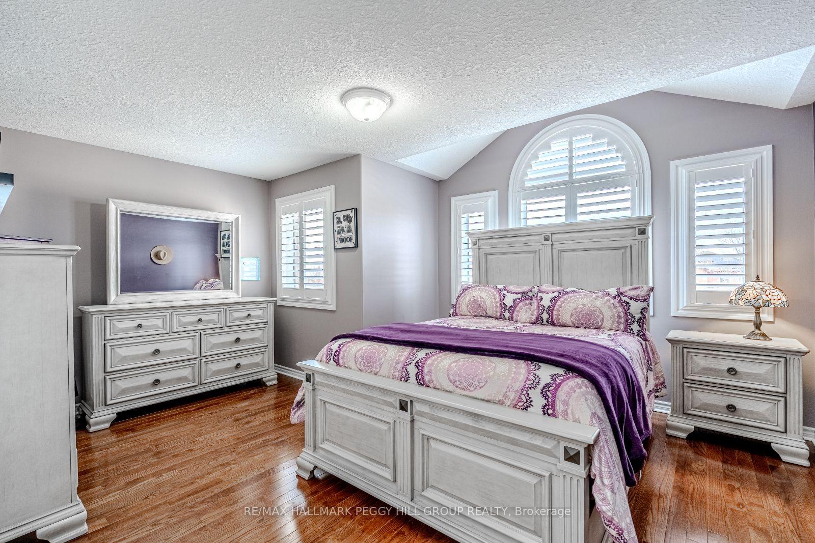 Photo 12 of 35 Benjamin Lane, Barrie, Painswick South — HOMEH