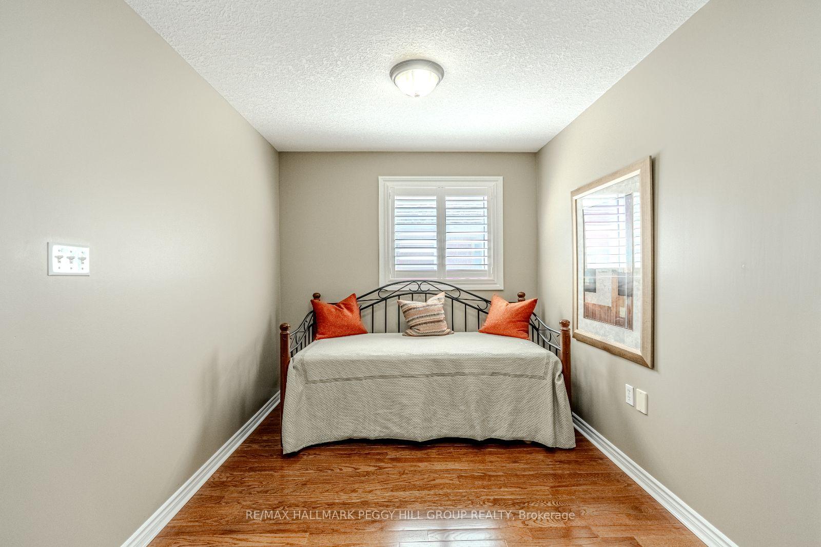 Photo 16 of 35 Benjamin Lane, Barrie, Painswick South — HOMEH