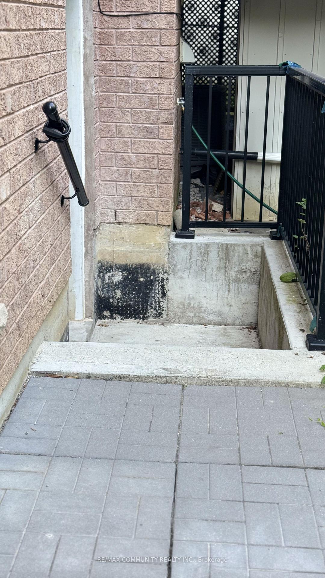 Photo 3 of 933 Red Deer Avenue, Oshawa, Taunton — HOMEH
