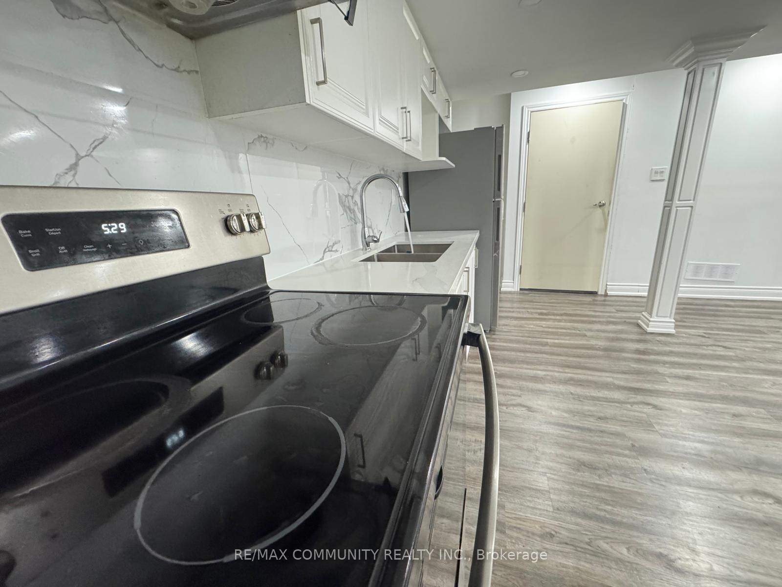 Photo 7 of 933 Red Deer Avenue, Oshawa, Taunton — HOMEH