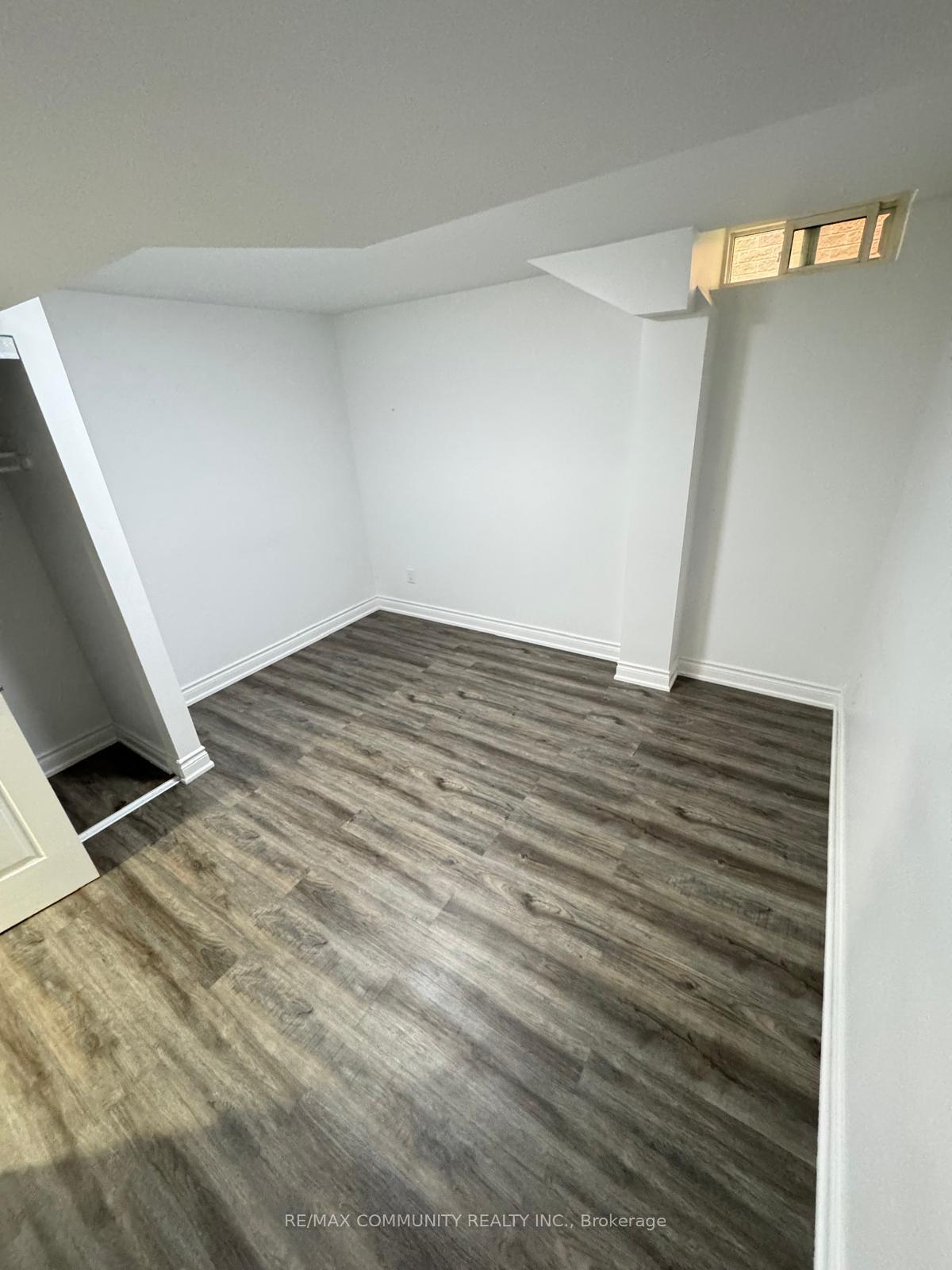 Photo 10 of 933 Red Deer Avenue, Oshawa, Taunton — HOMEH