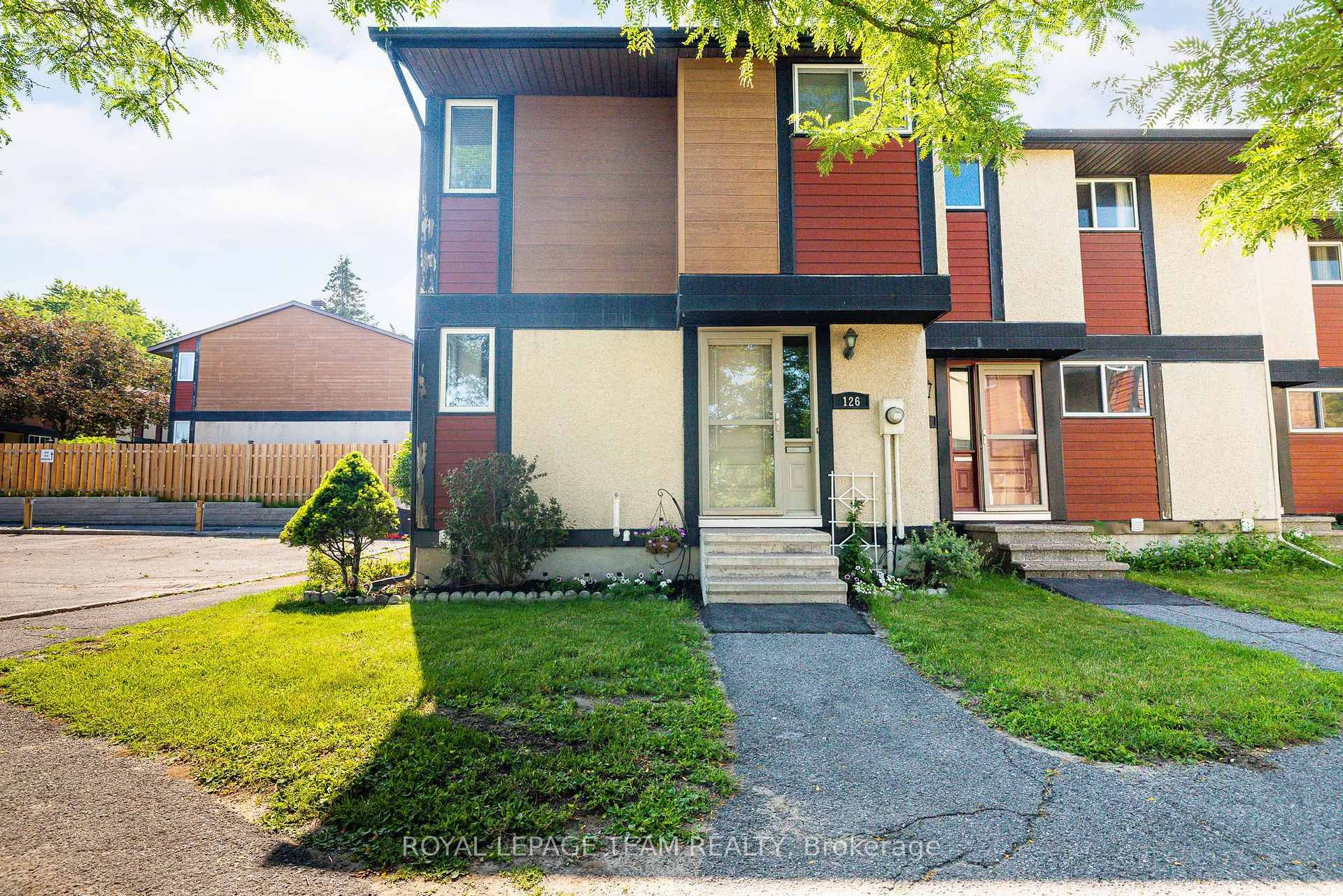 Photo 1 of 126 McClintock Way, Ottawa, Kanata - Katimavik — HOMEH