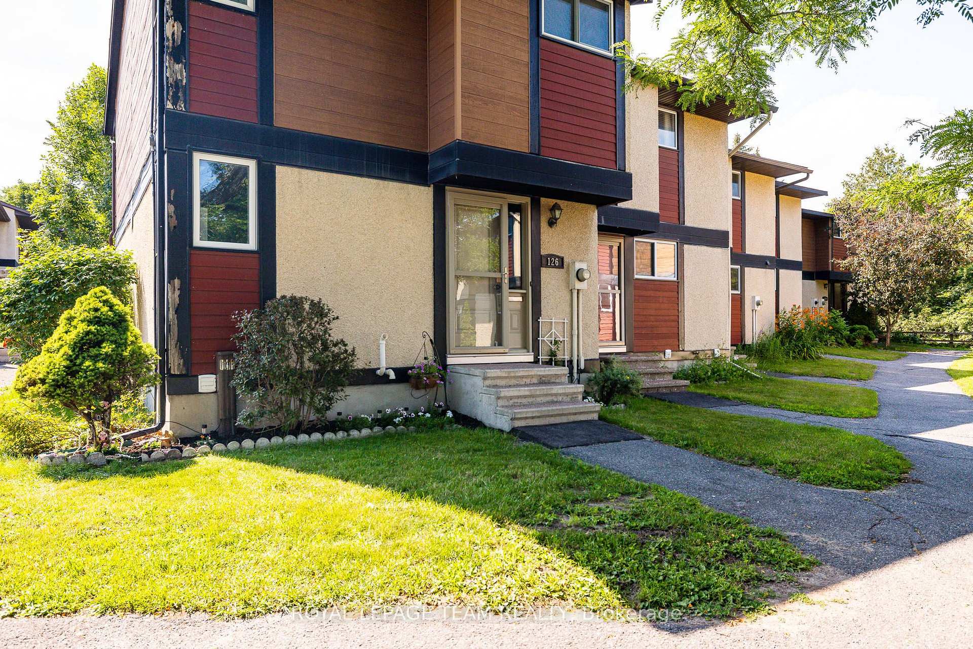 Photo 2 of 126 McClintock Way, Ottawa, Kanata - Katimavik — HOMEH