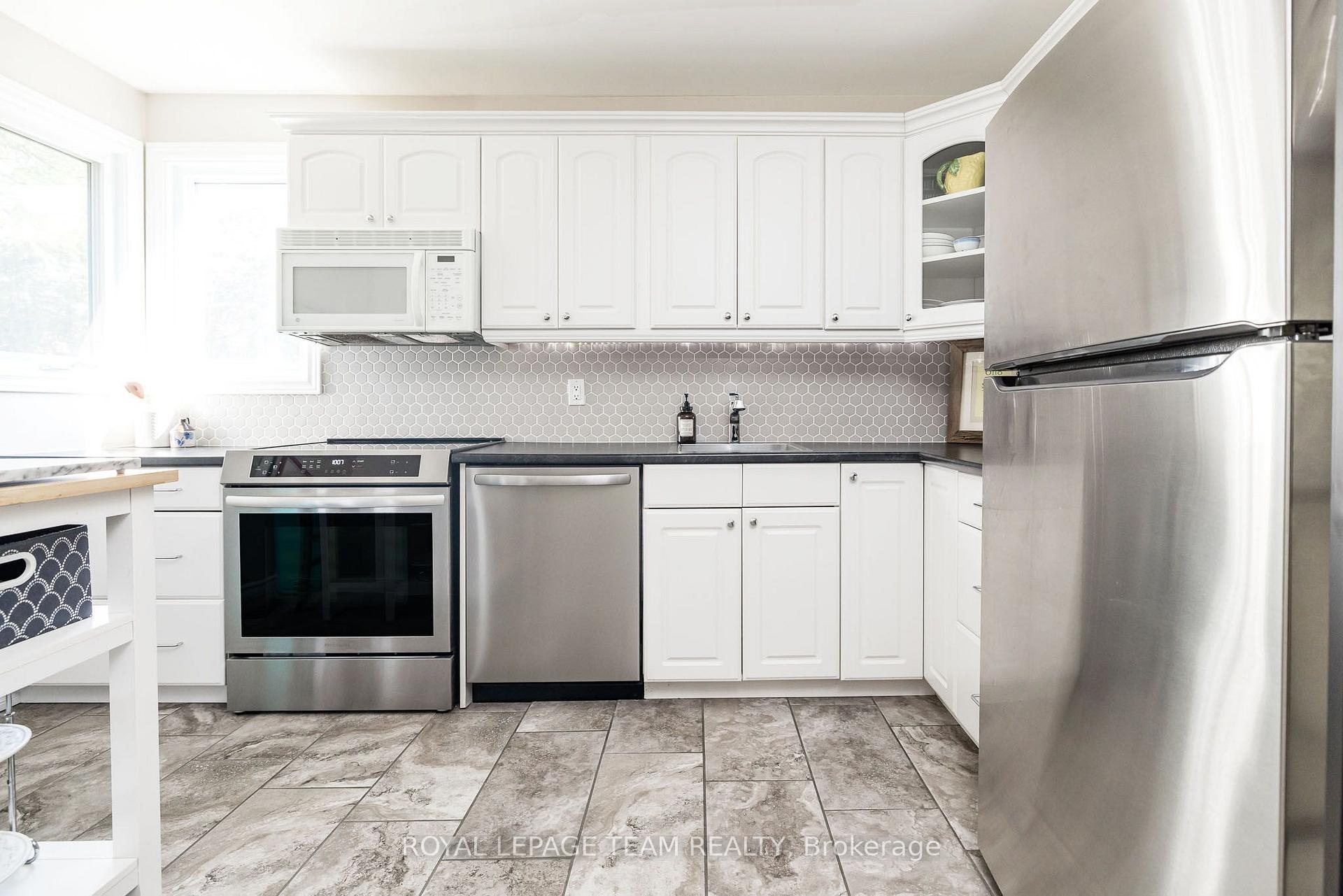 Photo 6 of 126 McClintock Way, Ottawa, Kanata - Katimavik — HOMEH