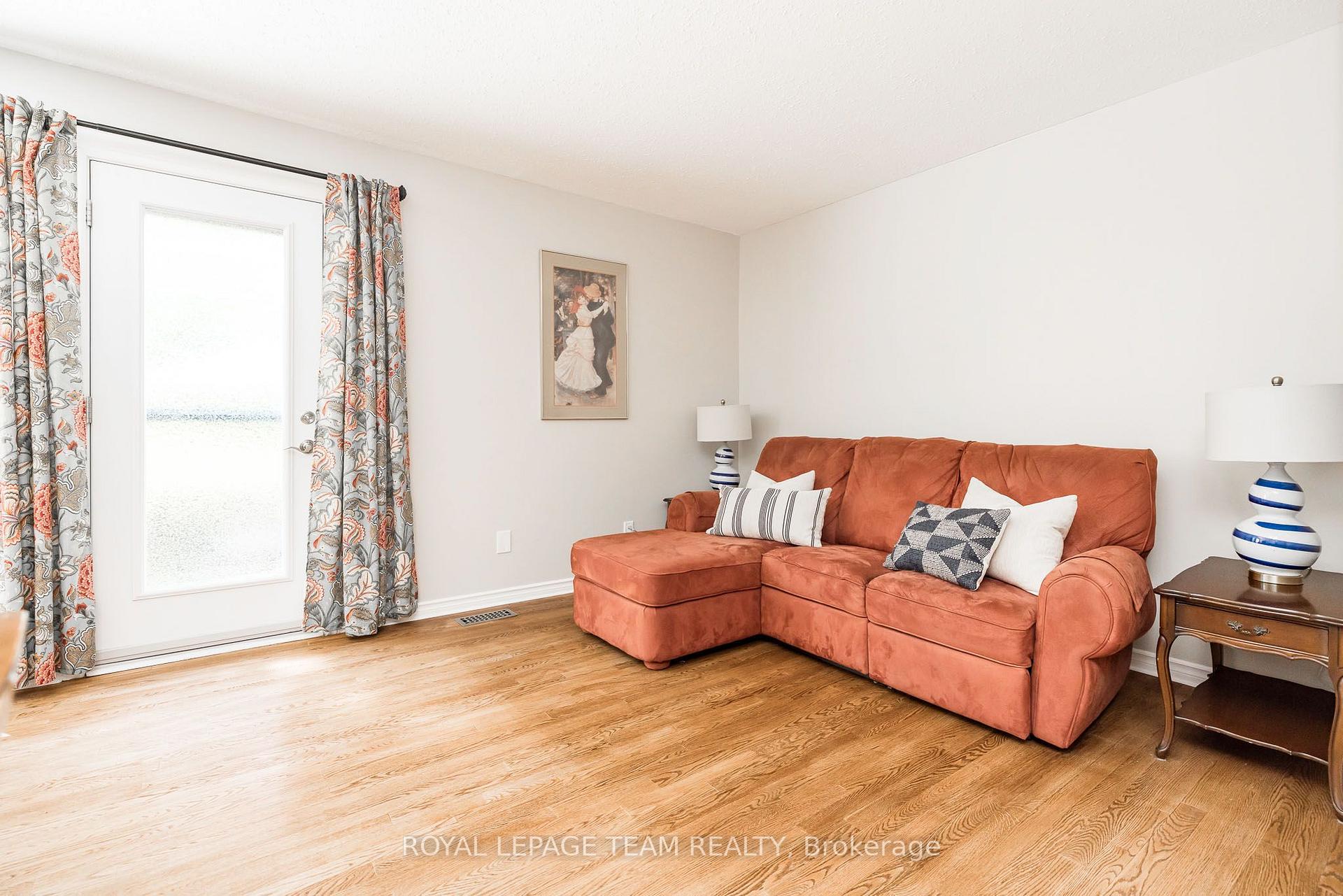 Photo 8 of 126 McClintock Way, Ottawa, Kanata - Katimavik — HOMEH
