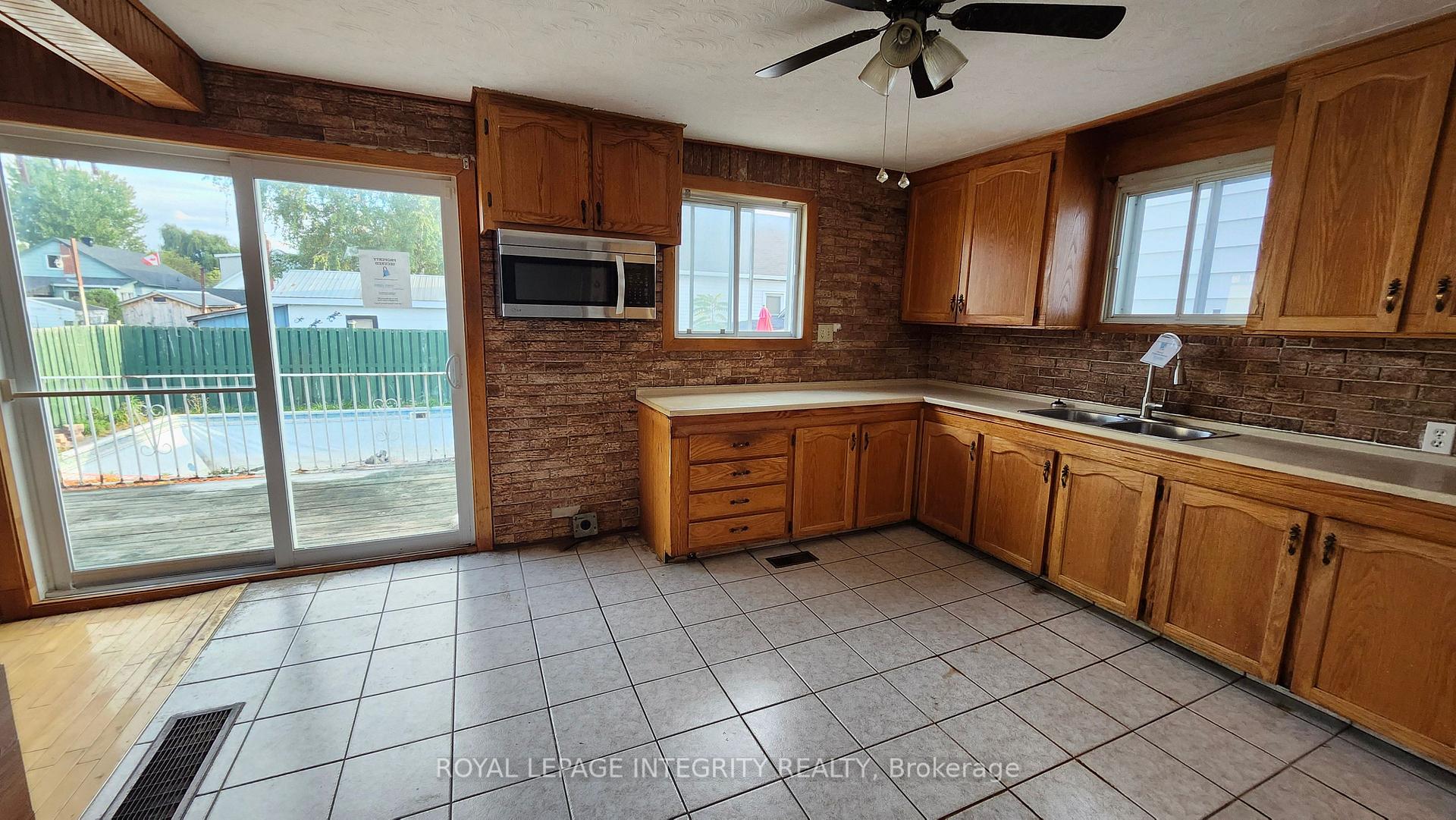 Photo 2 of 360 9th Street W, Cornwall, Cornwall — HOMEH