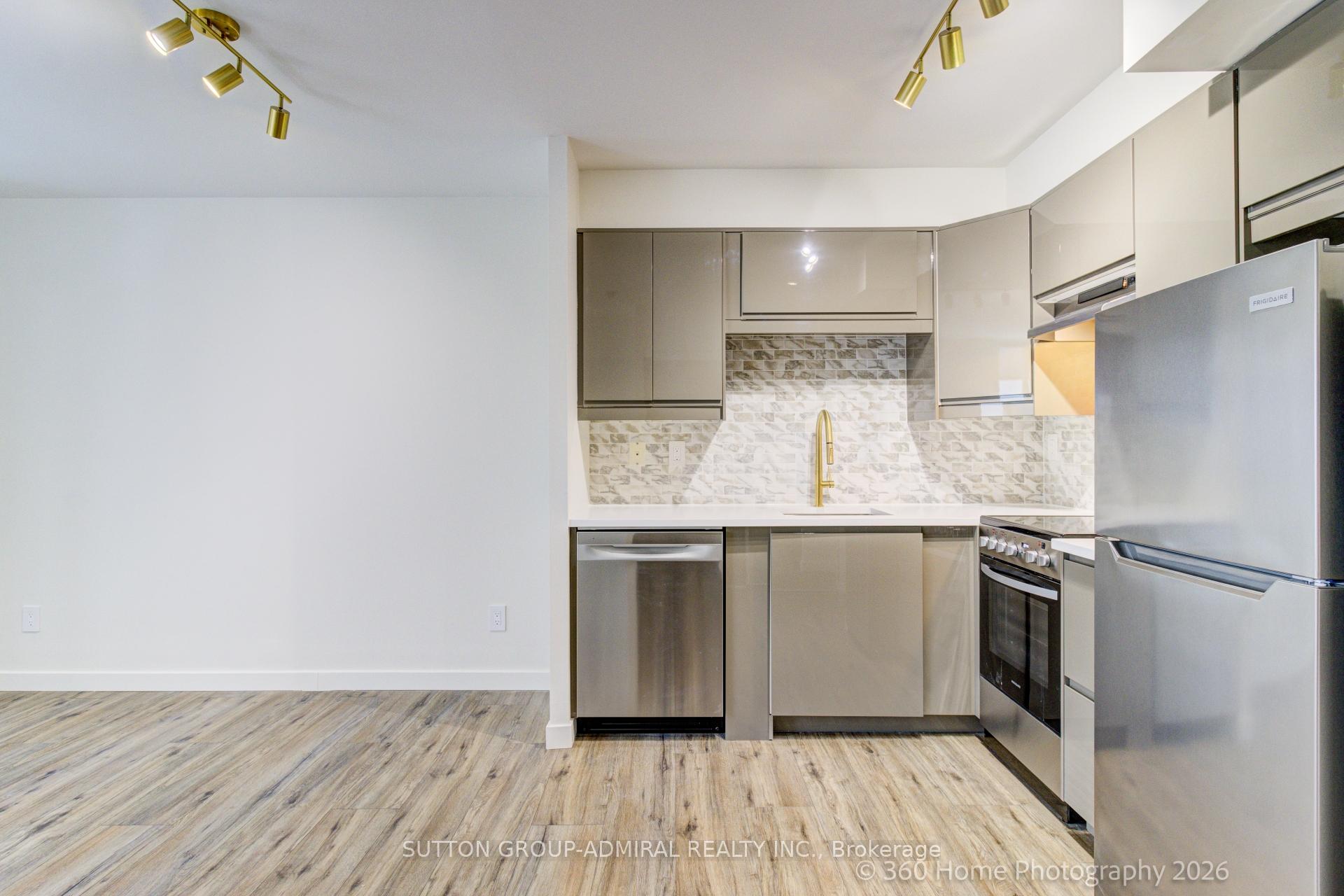 Photo 4 of Unit 501, 43 Eglinton Avenue E, Toronto, Mount Pleasant West — HOMEH