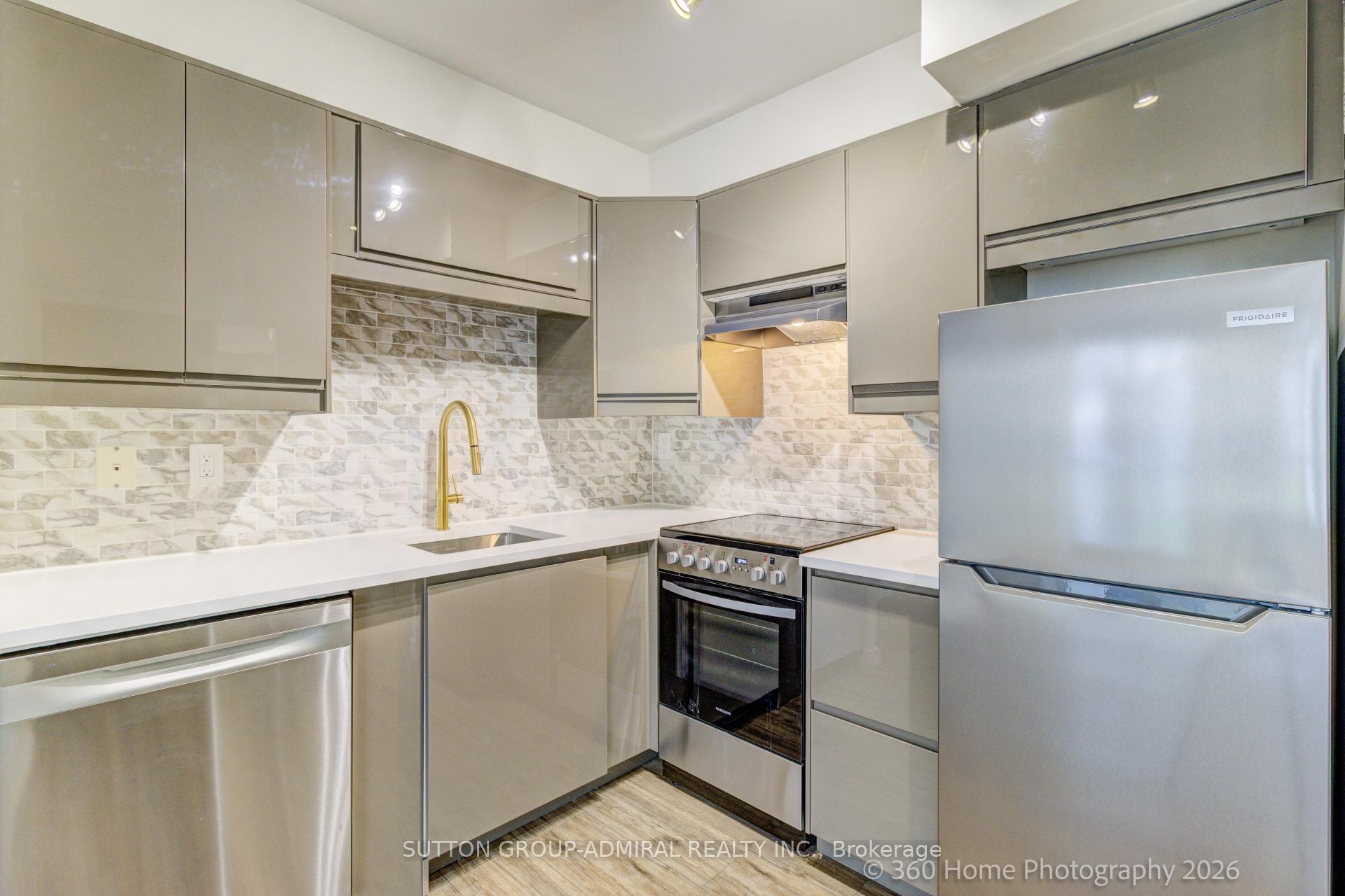 Photo 5 of Unit 501, 43 Eglinton Avenue E, Toronto, Mount Pleasant West — HOMEH