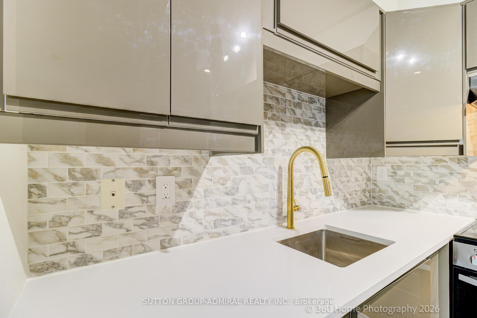 Photo 6 of Unit 501, 43 Eglinton Avenue E, Toronto, Mount Pleasant West — HOMEH