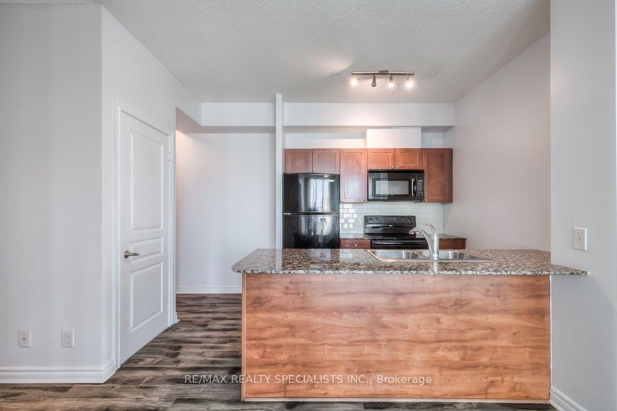 Photo 6 of Unit 1009, 3525 Kariya Drive, Mississauga, City Centre — HOMEH