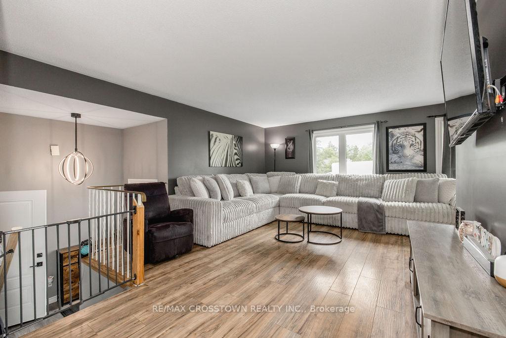 Photo 3 of 2237 25th Side Road, Innisfil, Alcona — HOMEH