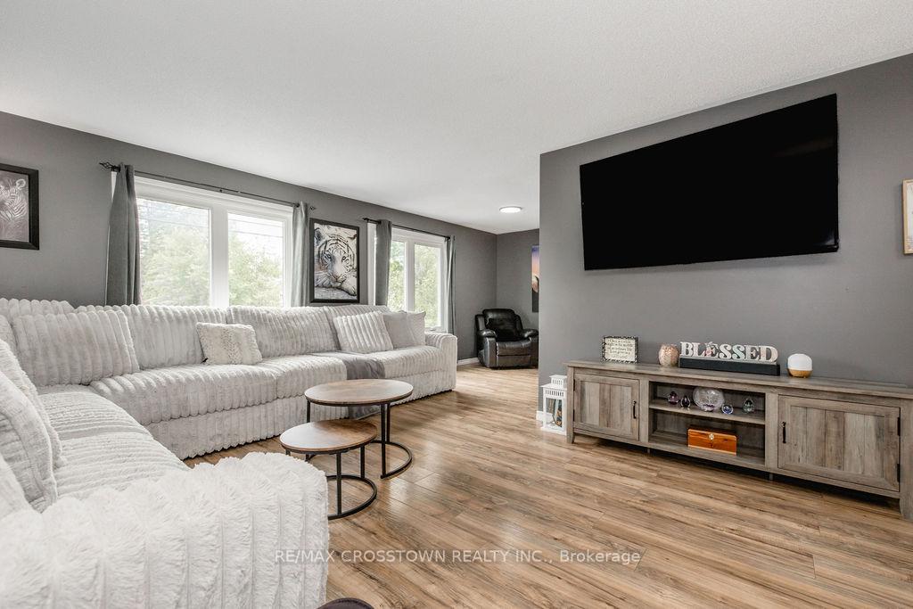 Photo 4 of 2237 25th Side Road, Innisfil, Alcona — HOMEH