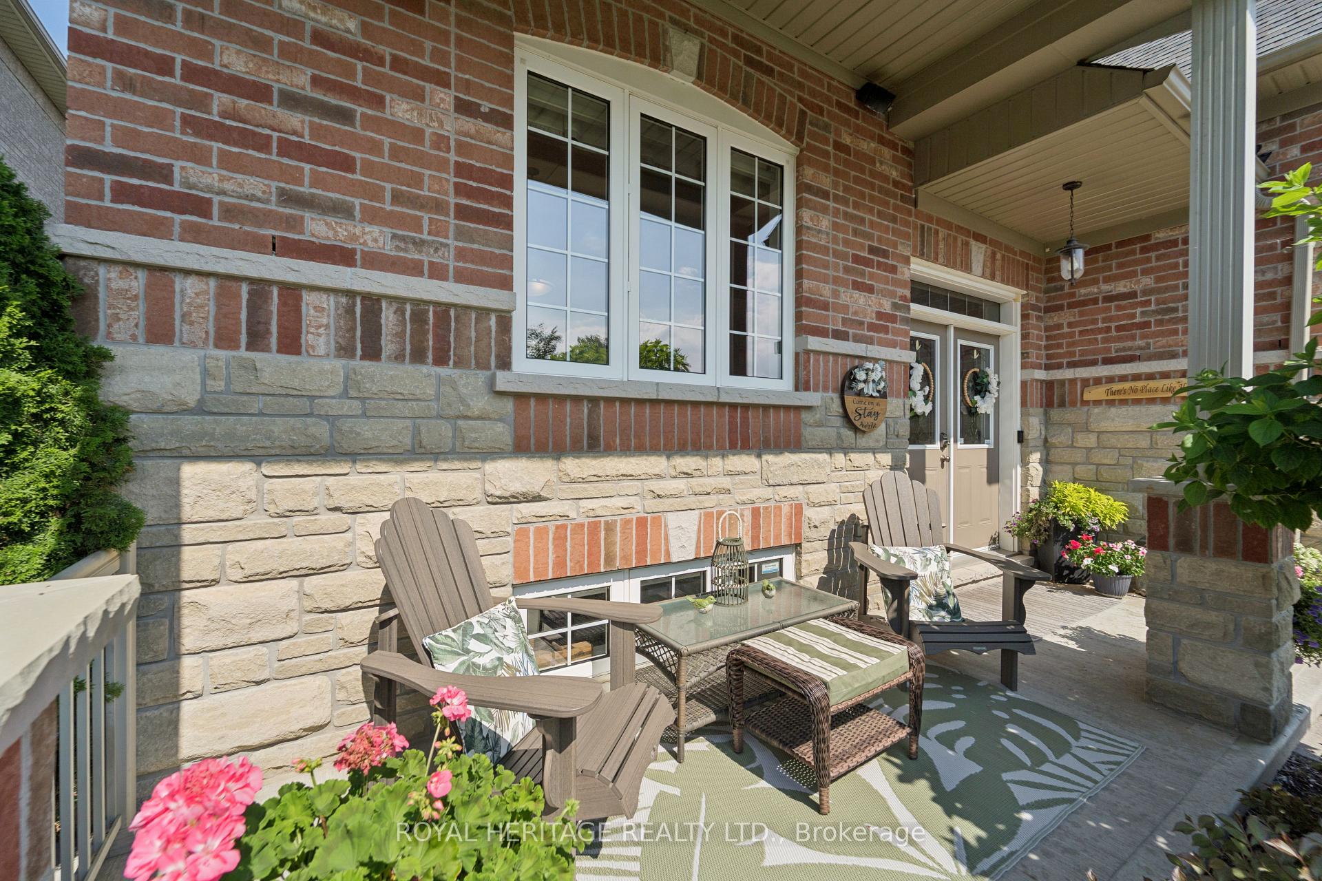 Photo 2 of 24 Corvinelli Drive, Whitby, Brooklin — HOMEH