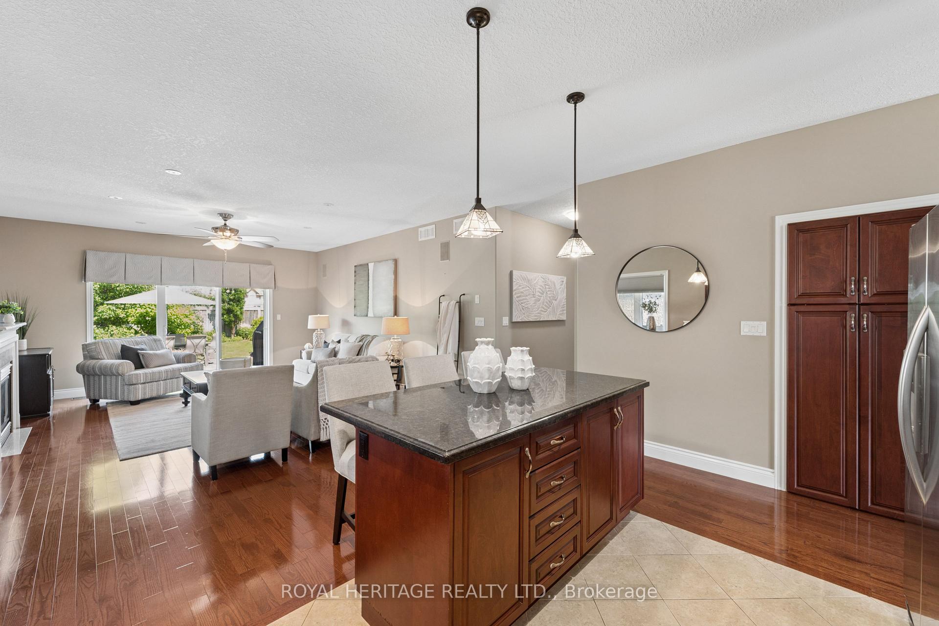 Photo 7 of 24 Corvinelli Drive, Whitby, Brooklin — HOMEH
