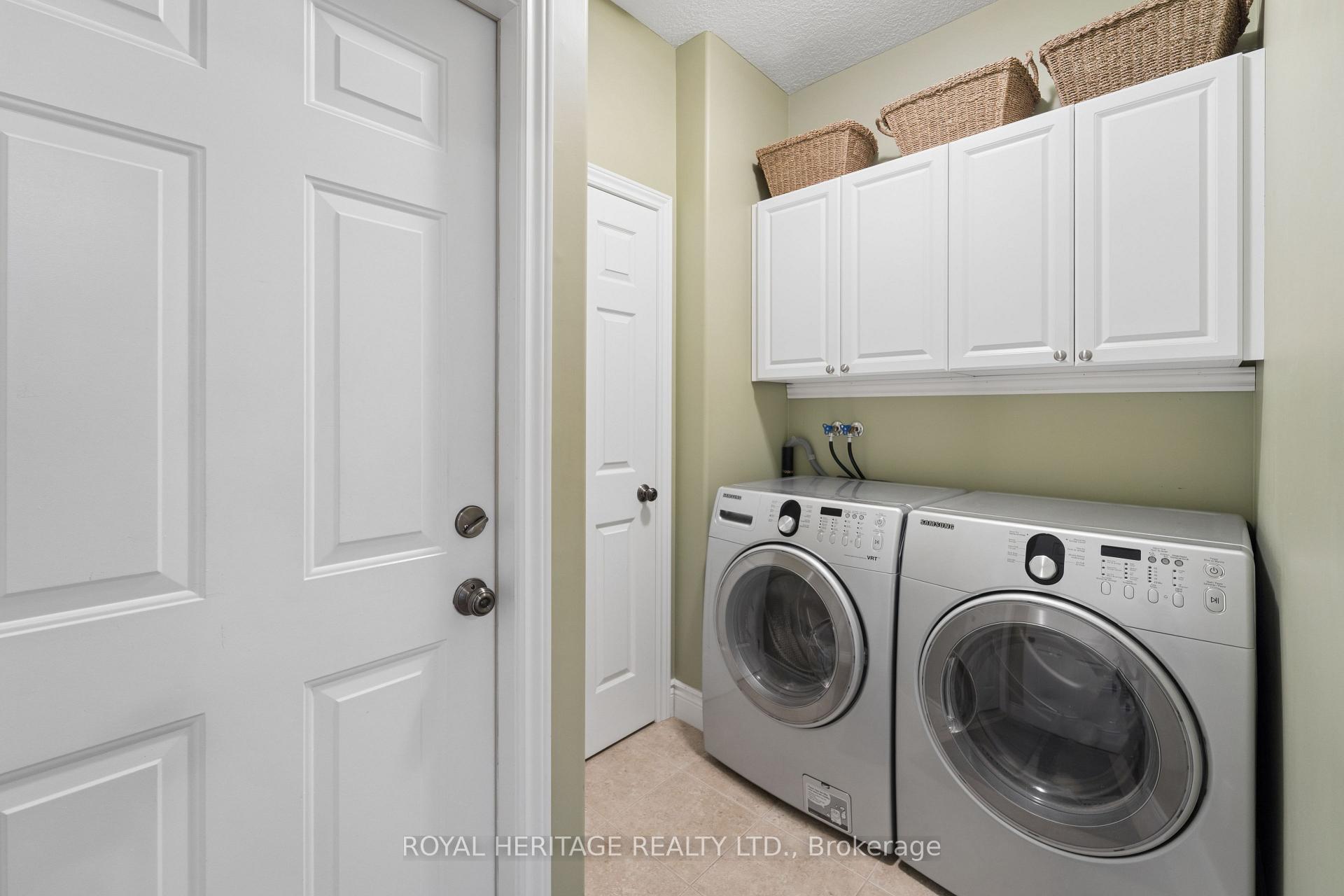 Photo 10 of 24 Corvinelli Drive, Whitby, Brooklin — HOMEH