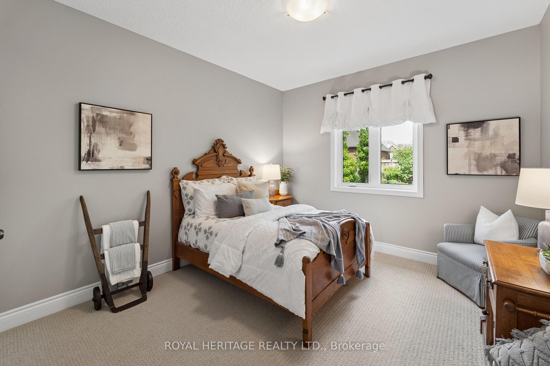 Photo 14 of 24 Corvinelli Drive, Whitby, Brooklin — HOMEH