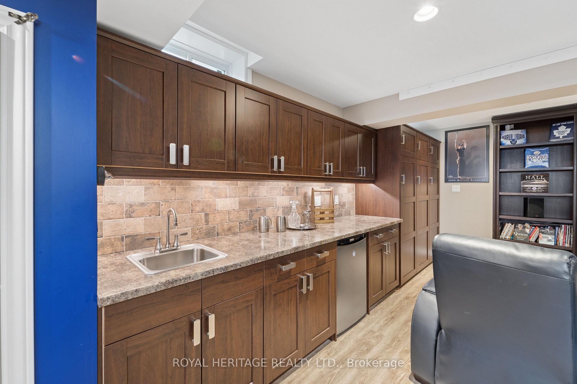 Photo 21 of 24 Corvinelli Drive, Whitby, Brooklin — HOMEH