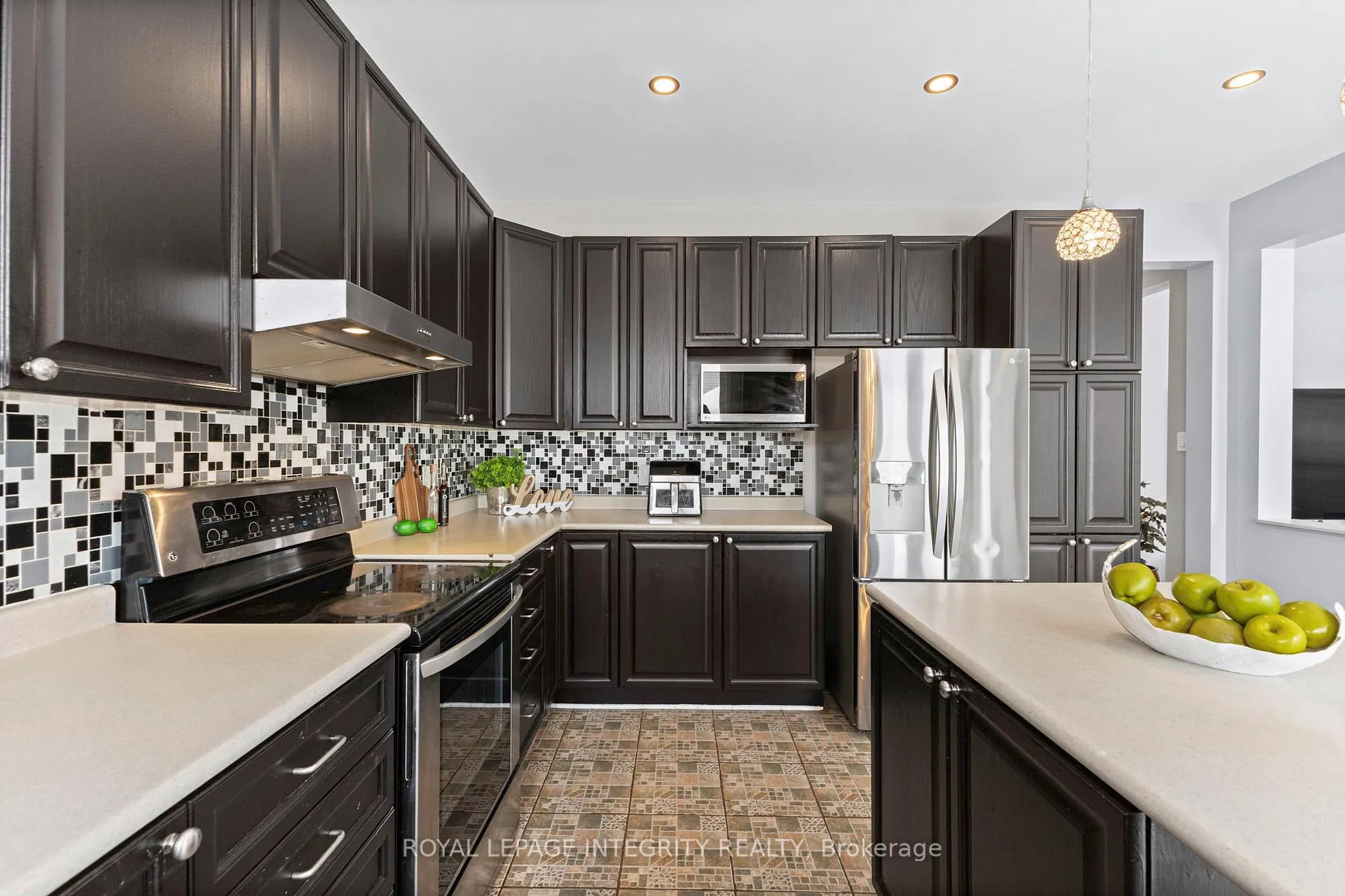 Photo 20 of 2421 Glandriel Crescent, Ottawa, Springridge/East Village — HOMEH