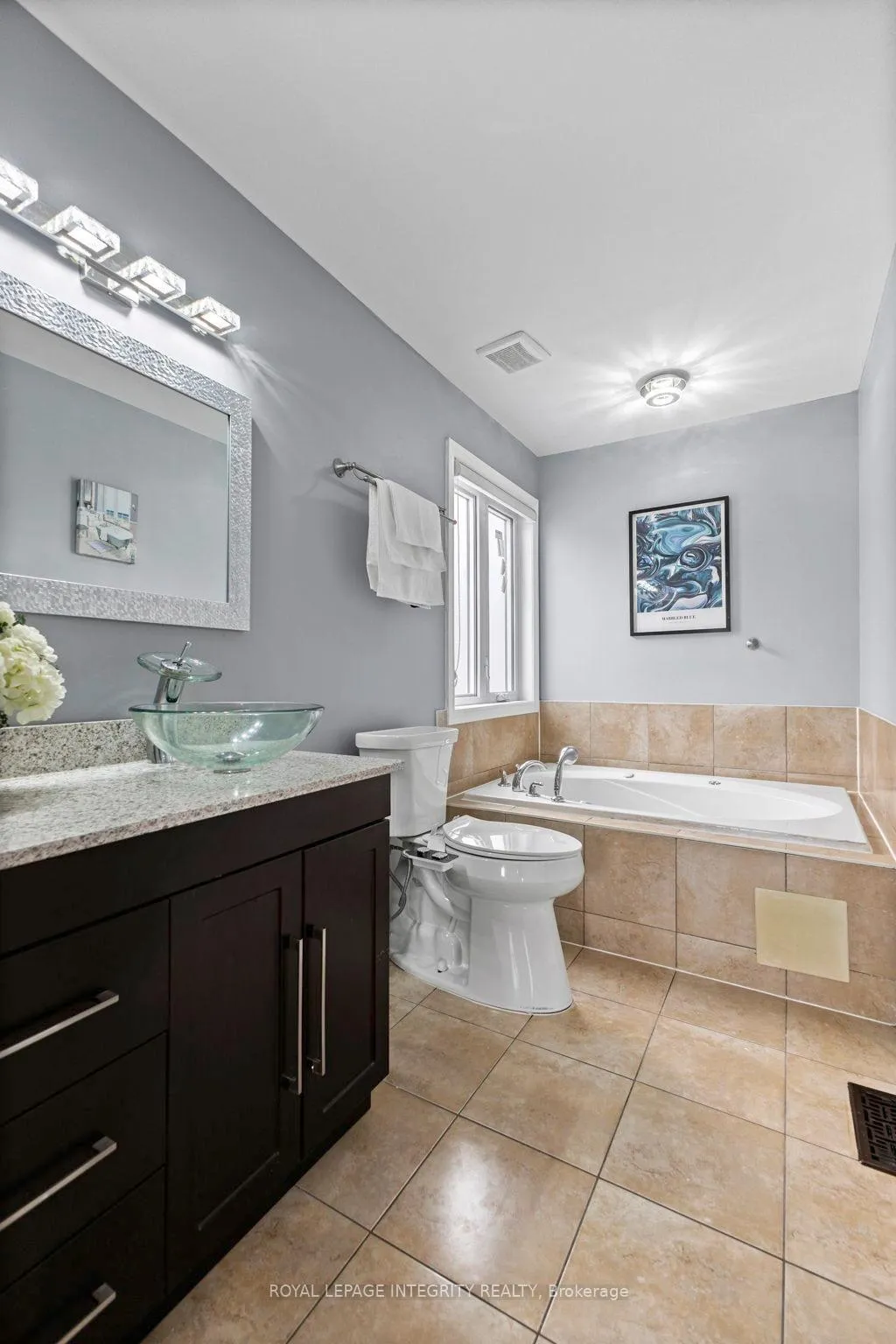 Photo 25 of 2421 Glandriel Crescent, Ottawa, Springridge/East Village — HOMEH