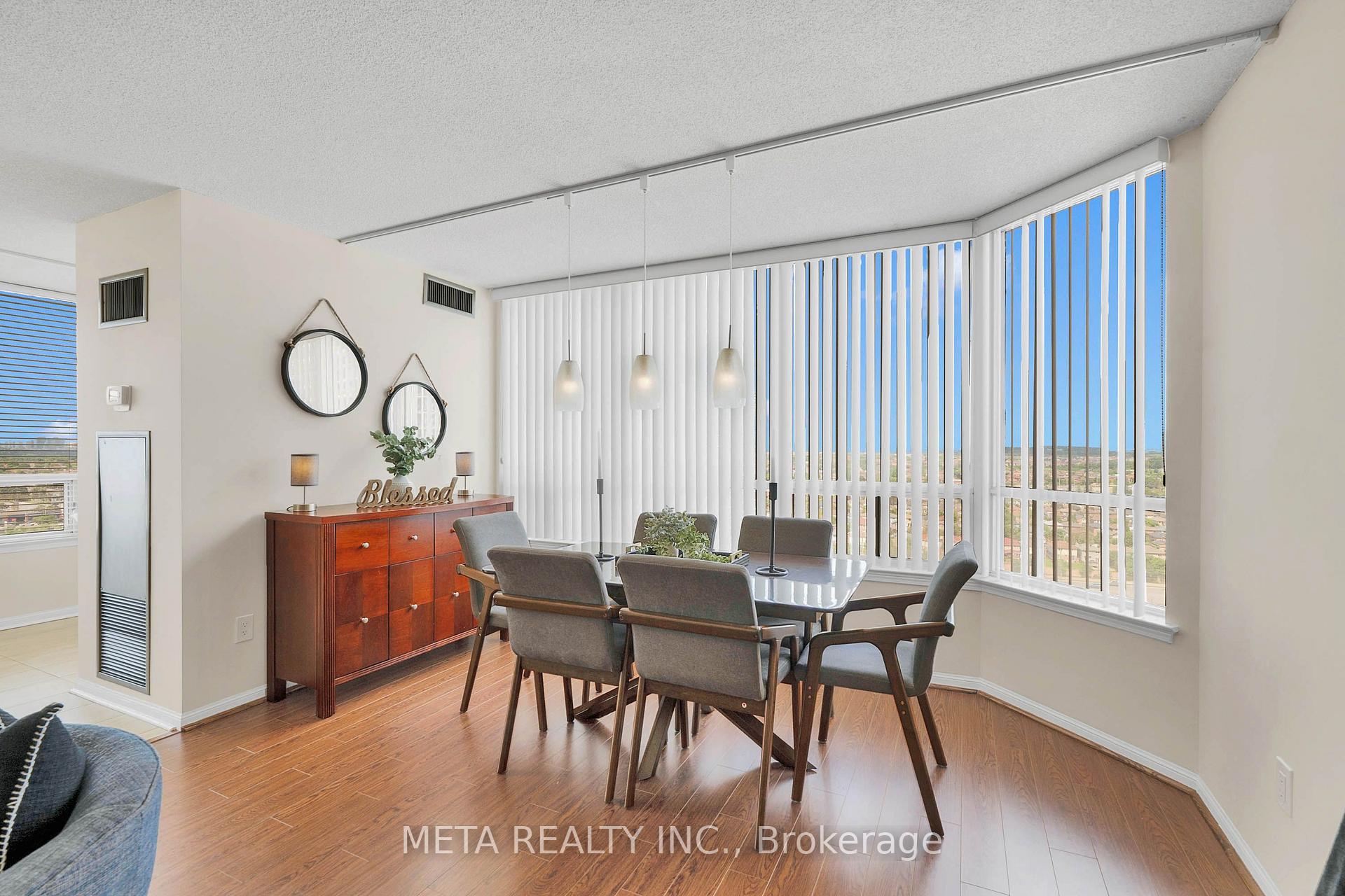 Photo 7 of Unit 2010, 550 Webb Drive, Mississauga, City Centre — HOMEH