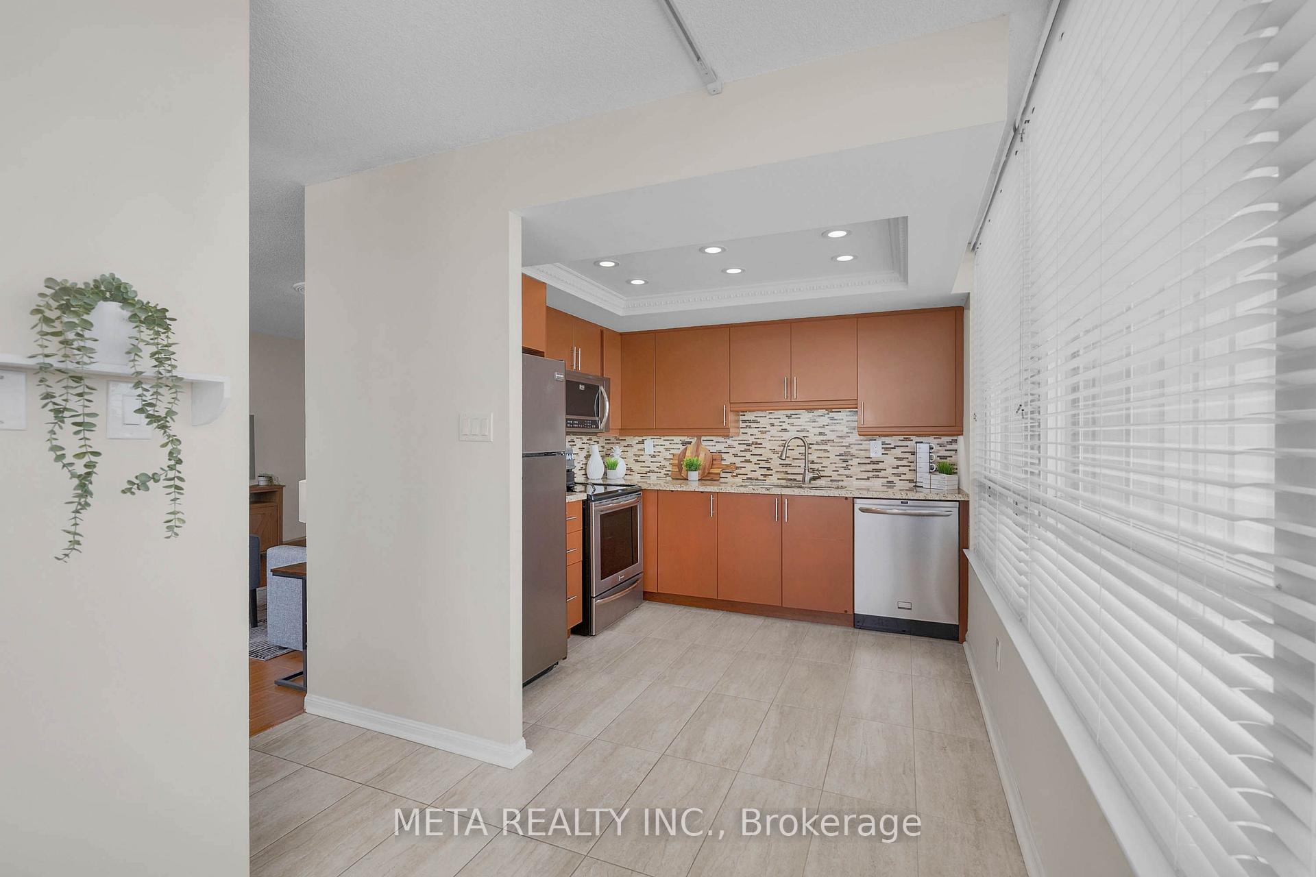 Photo 10 of Unit 2010, 550 Webb Drive, Mississauga, City Centre — HOMEH