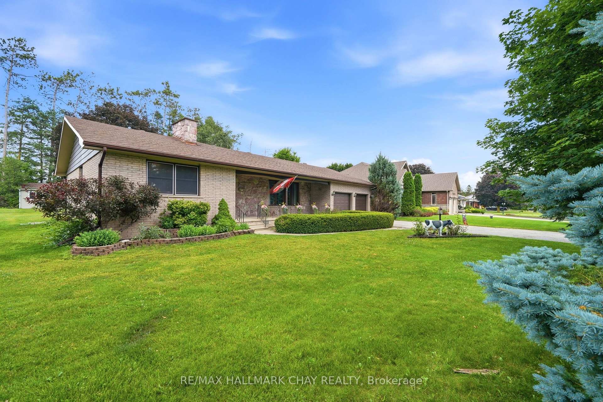 Photo 3 of 14 Douglas Drive, New Tecumseth, Alliston — HOMEH