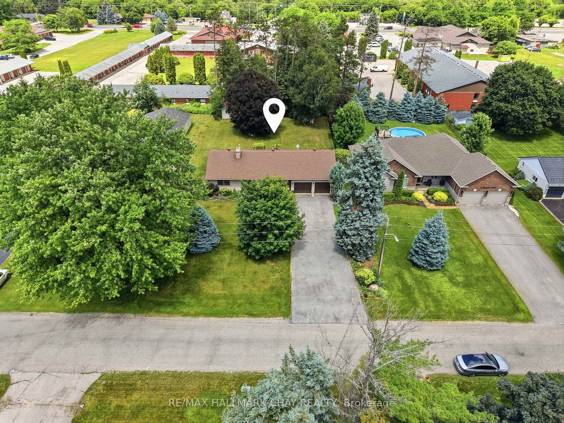 Photo 4 of 14 Douglas Drive, New Tecumseth, Alliston — HOMEH