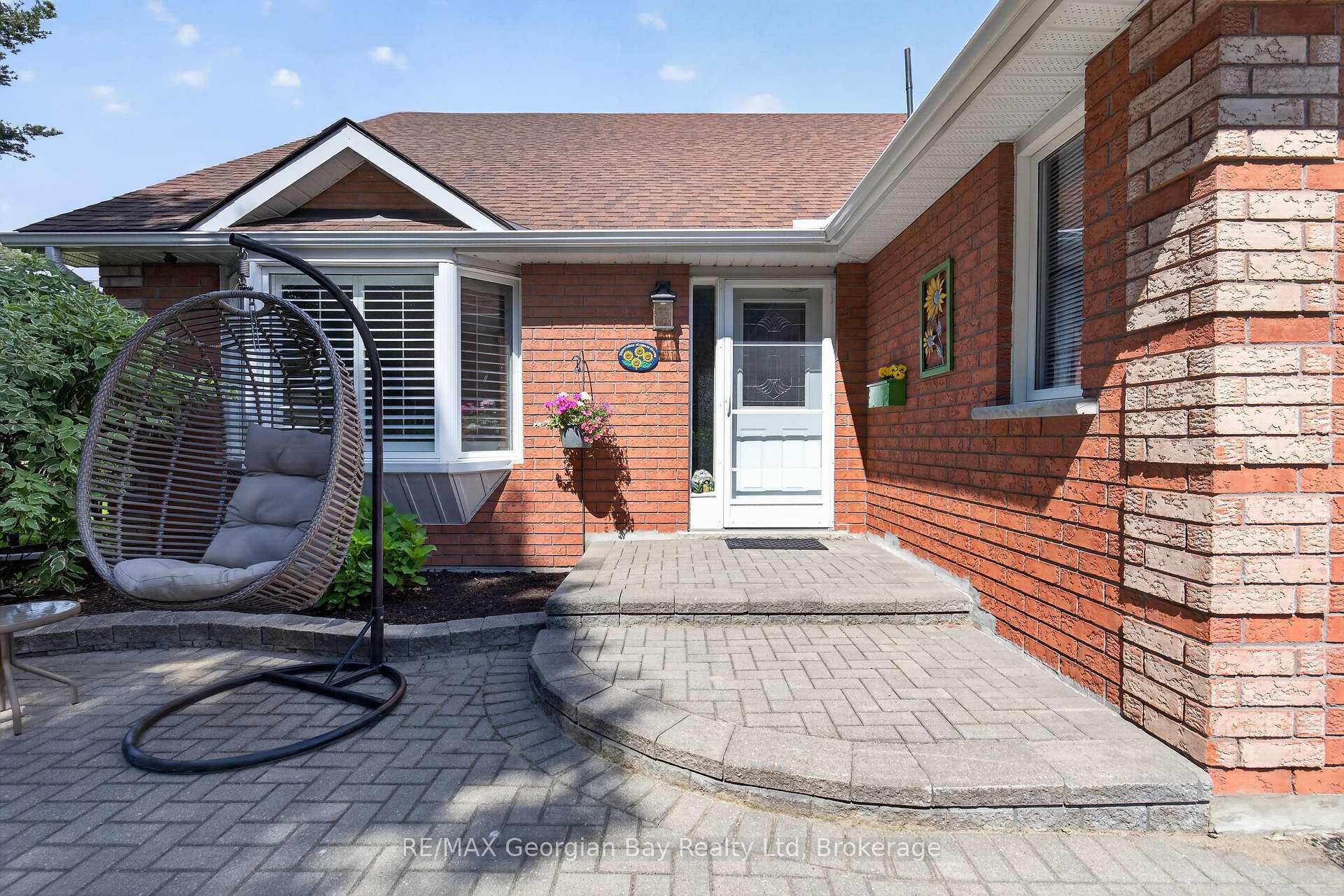 Photo 2 of 90 Burke Street, Penetanguishene — HOMEH