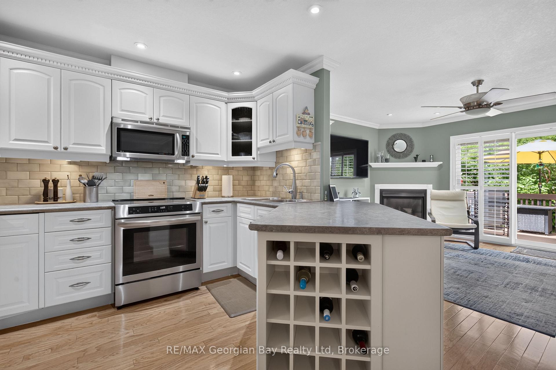 Photo 11 of 90 Burke Street, Penetanguishene — HOMEH