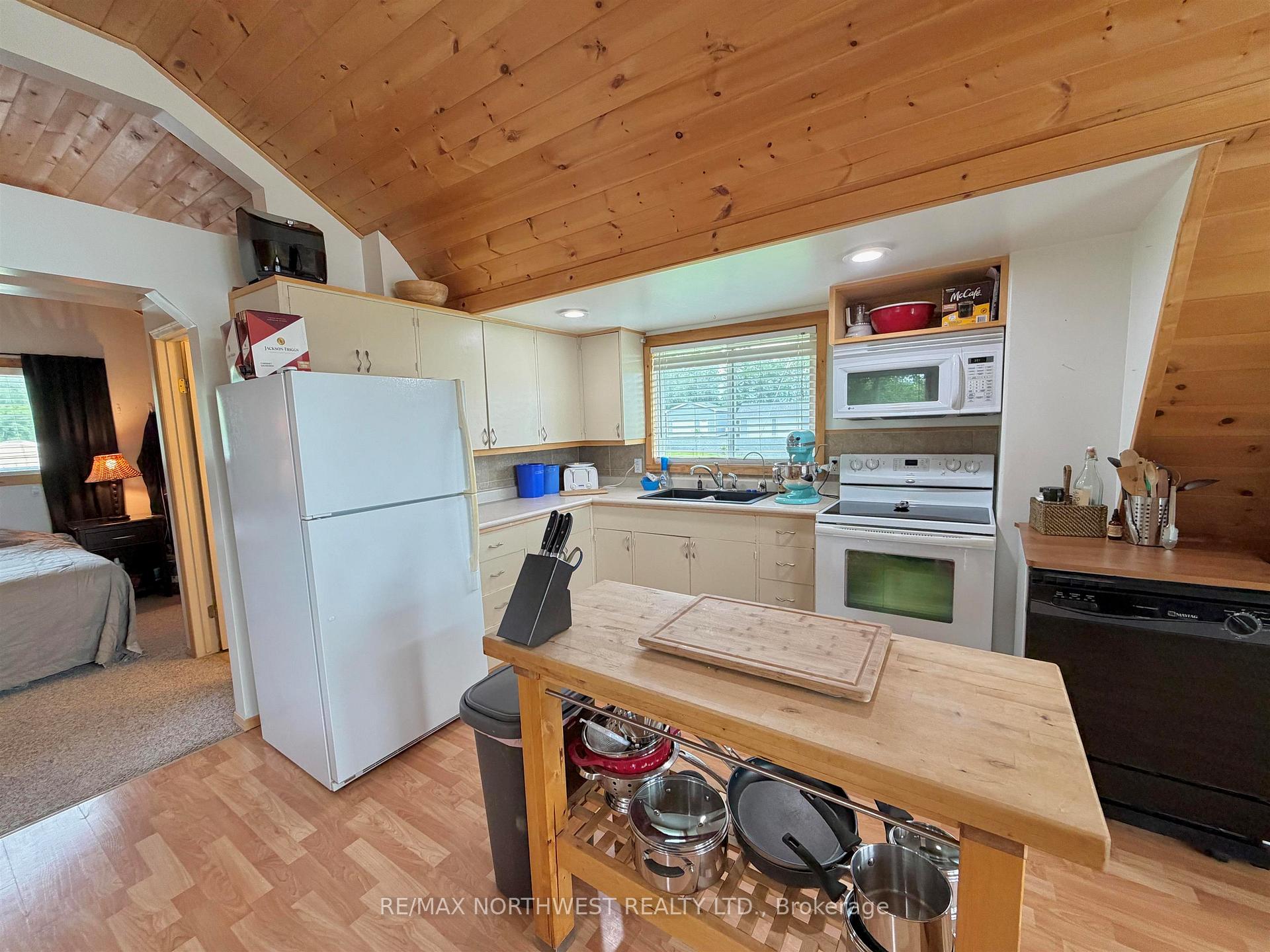 Photo 26 of 2532 School Road, Kenora Remote Area, West of Kenora — HOMEH