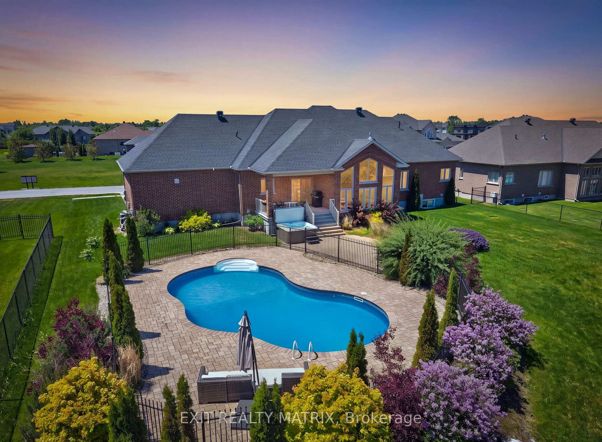 Front of 1525 Rangeland Avenue