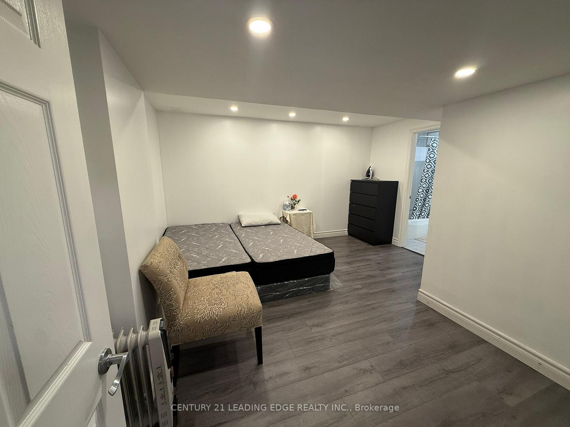 Photo 3 of Unit Lower, 47 Kirkland Place, Whitby, Williamsburg — HOMEH