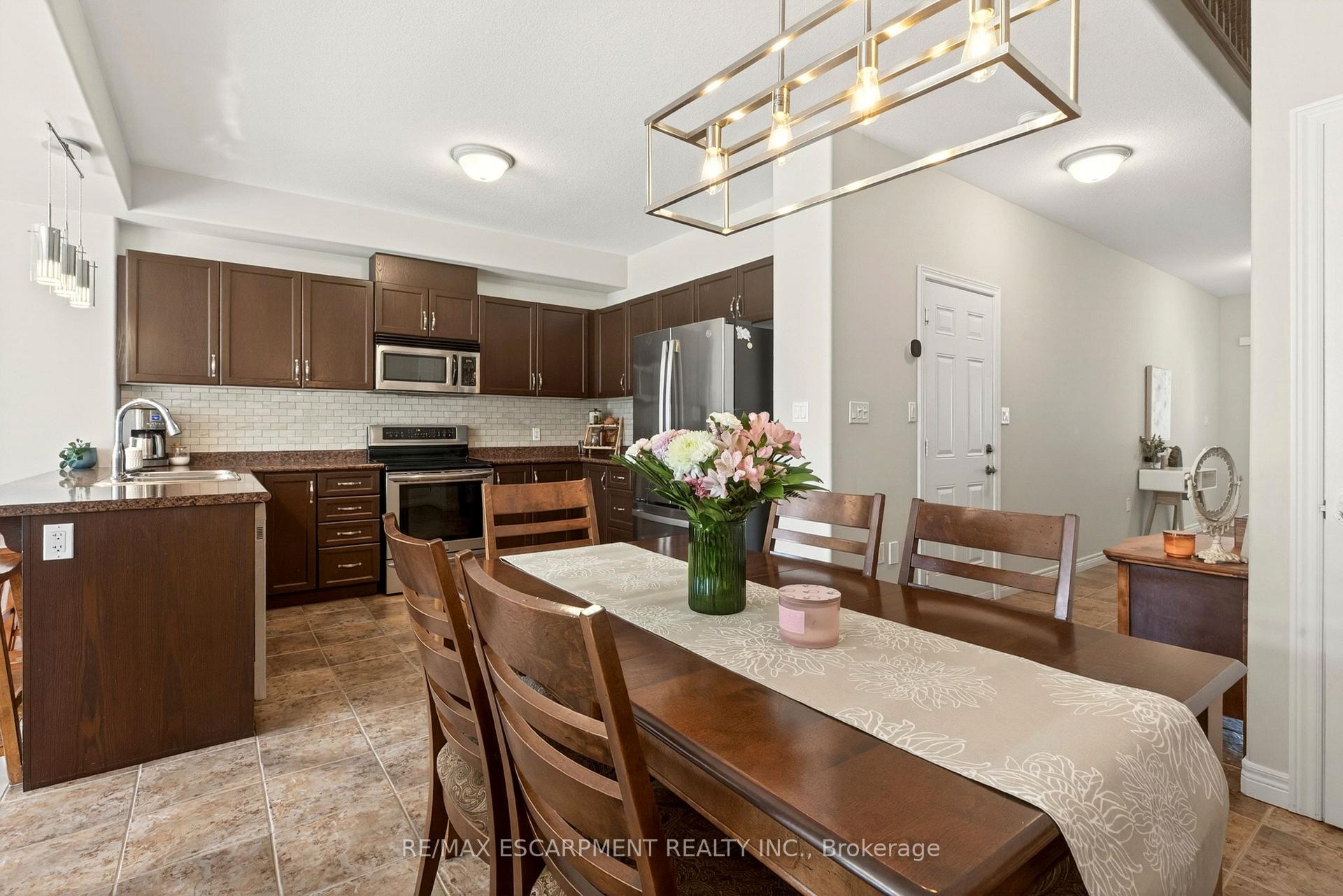 Photo 8 of 62 Fall Fair Way, Hamilton, Binbrook — HOMEH
