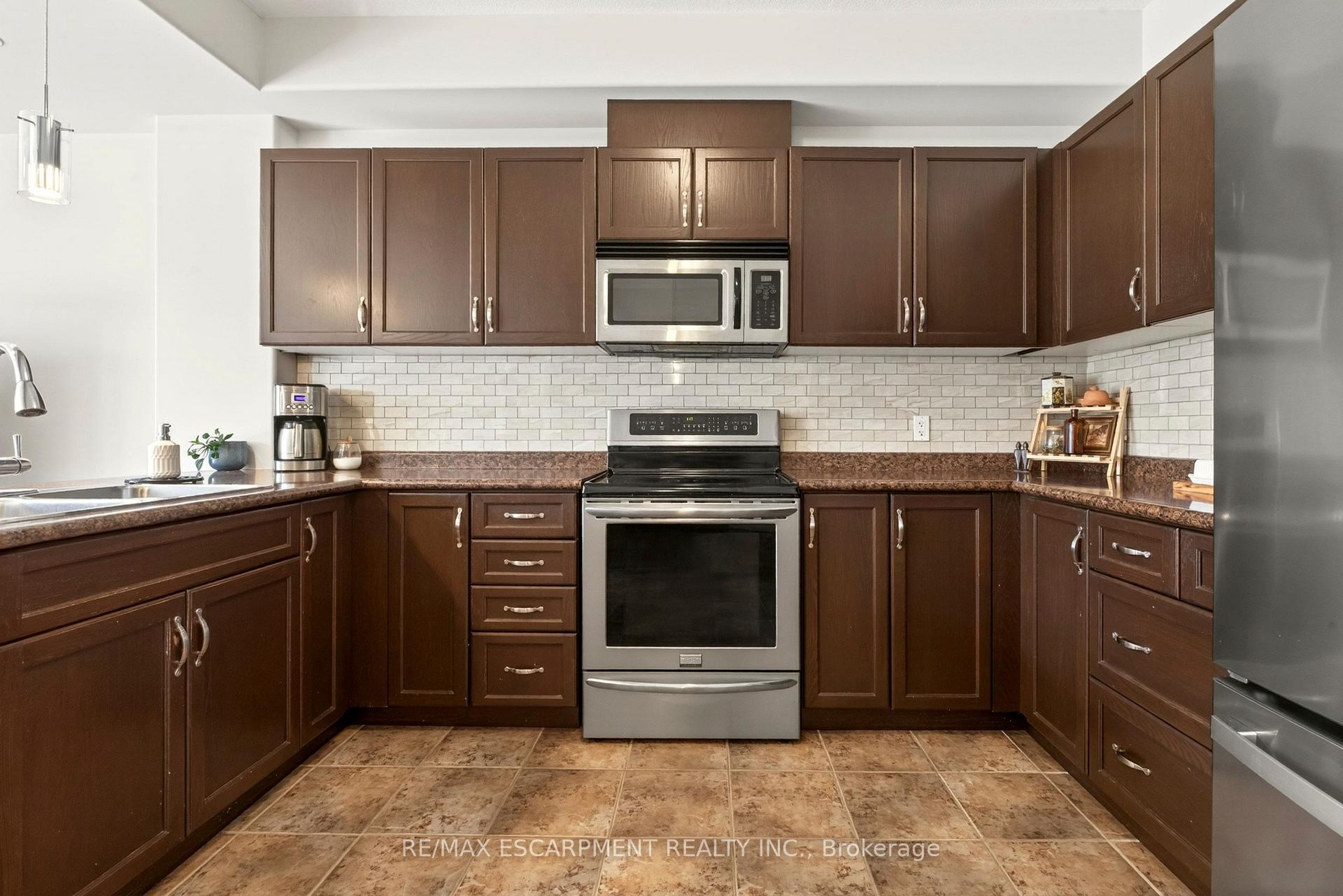 Photo 11 of 62 Fall Fair Way, Hamilton, Binbrook — HOMEH