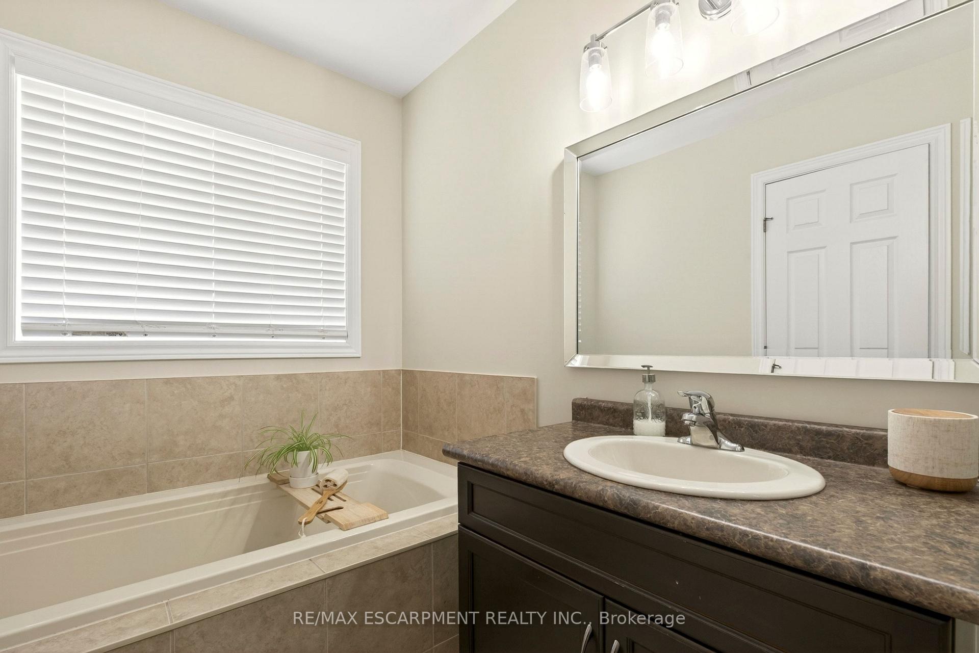 Photo 26 of 62 Fall Fair Way, Hamilton, Binbrook — HOMEH