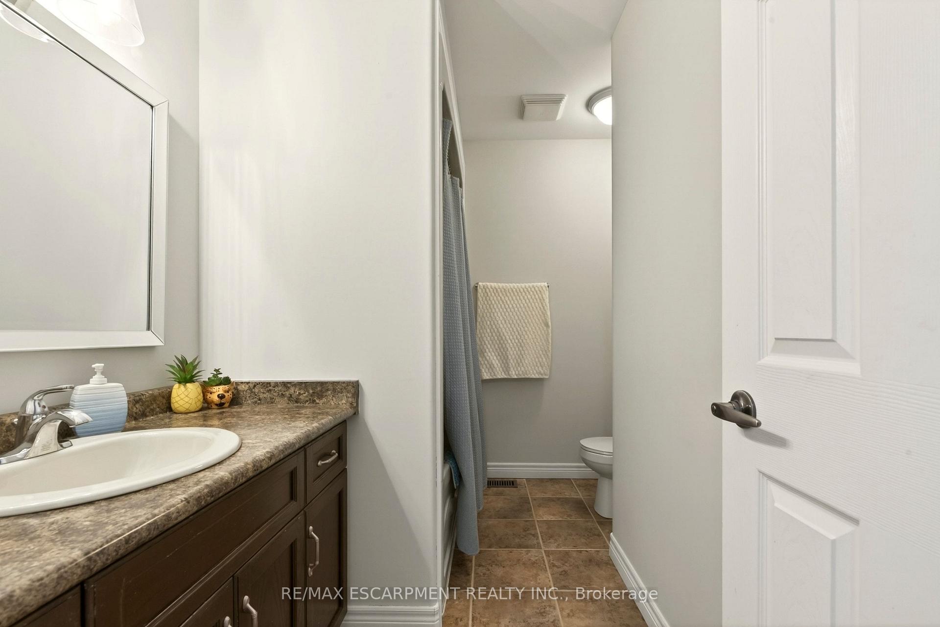 Photo 35 of 62 Fall Fair Way, Hamilton, Binbrook — HOMEH
