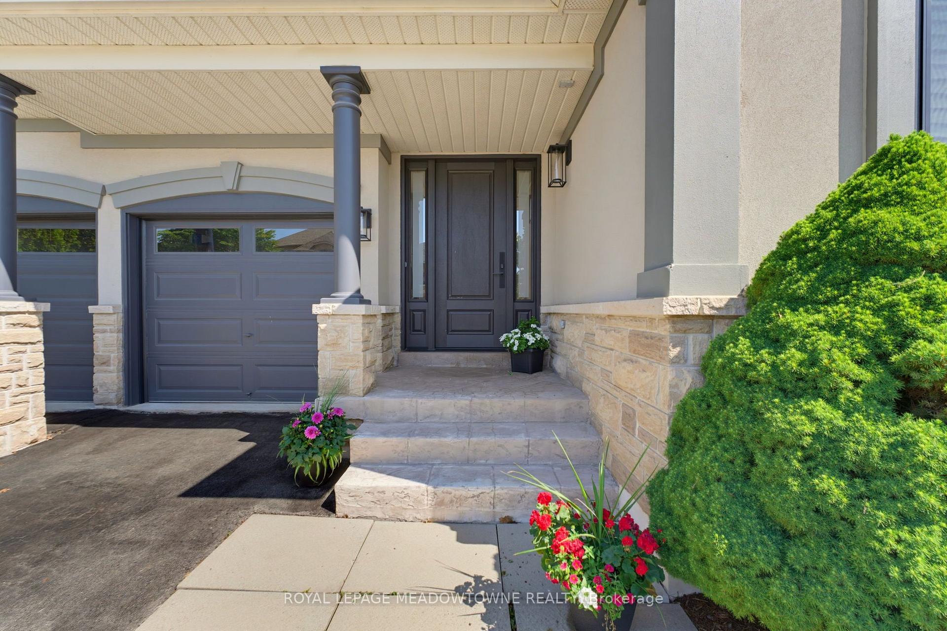 Photo 4 of 2269 Wuthering Heights Way, Oakville, Bronte Creek — HOMEH