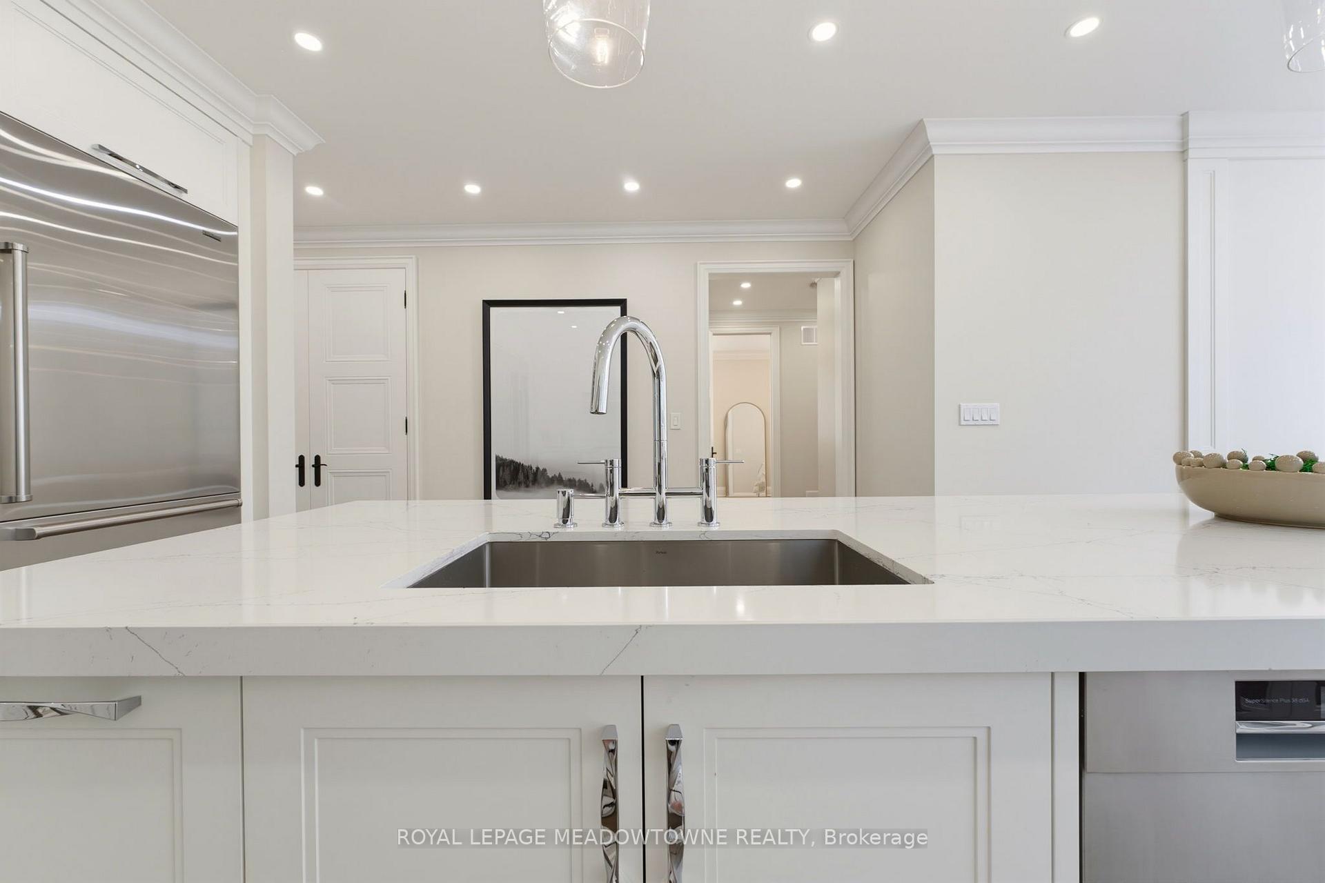 Photo 13 of 2269 Wuthering Heights Way, Oakville, Bronte Creek — HOMEH