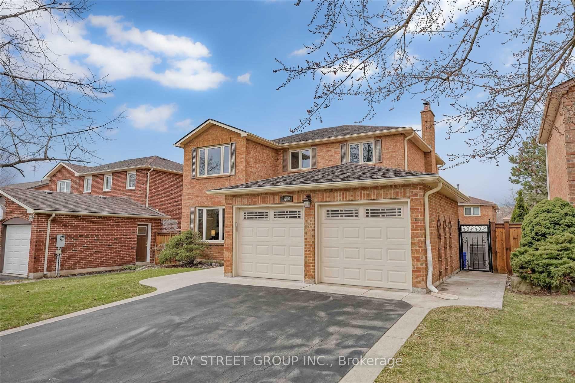 Photo 2 of 1480 Princeton Crescent, Oakville, College Park — HOMEH