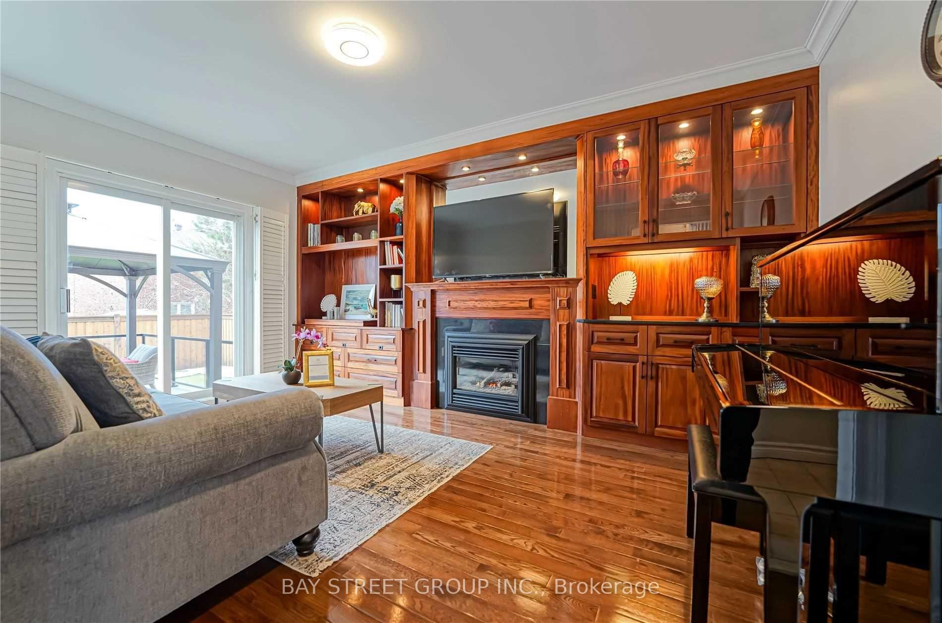 Photo 5 of 1480 Princeton Crescent, Oakville, College Park — HOMEH