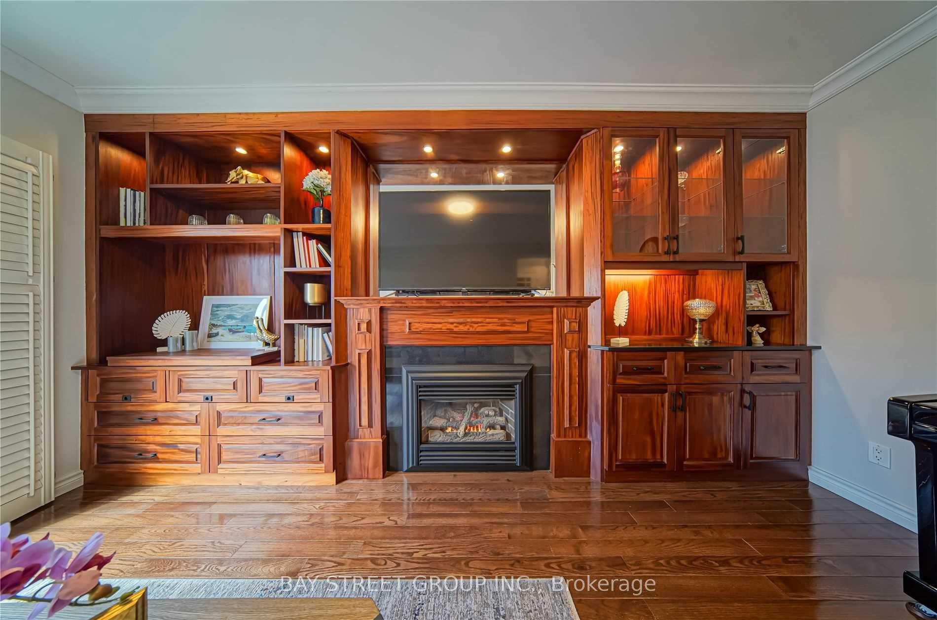 Photo 6 of 1480 Princeton Crescent, Oakville, College Park — HOMEH