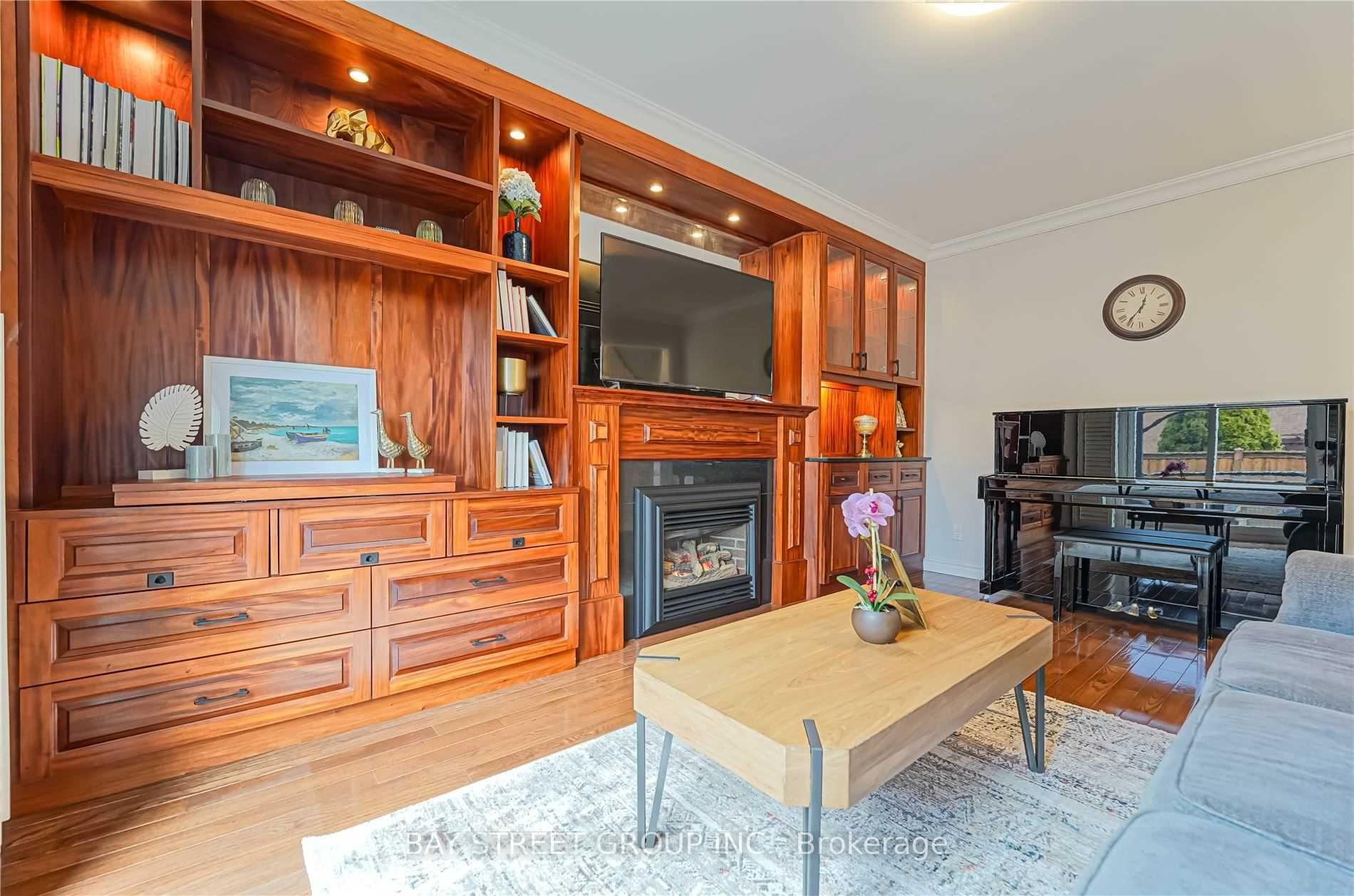 Photo 7 of 1480 Princeton Crescent, Oakville, College Park — HOMEH